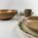 Service de table depareille -  verrerie, grès et faïence  - 6 couverts -25 pièces