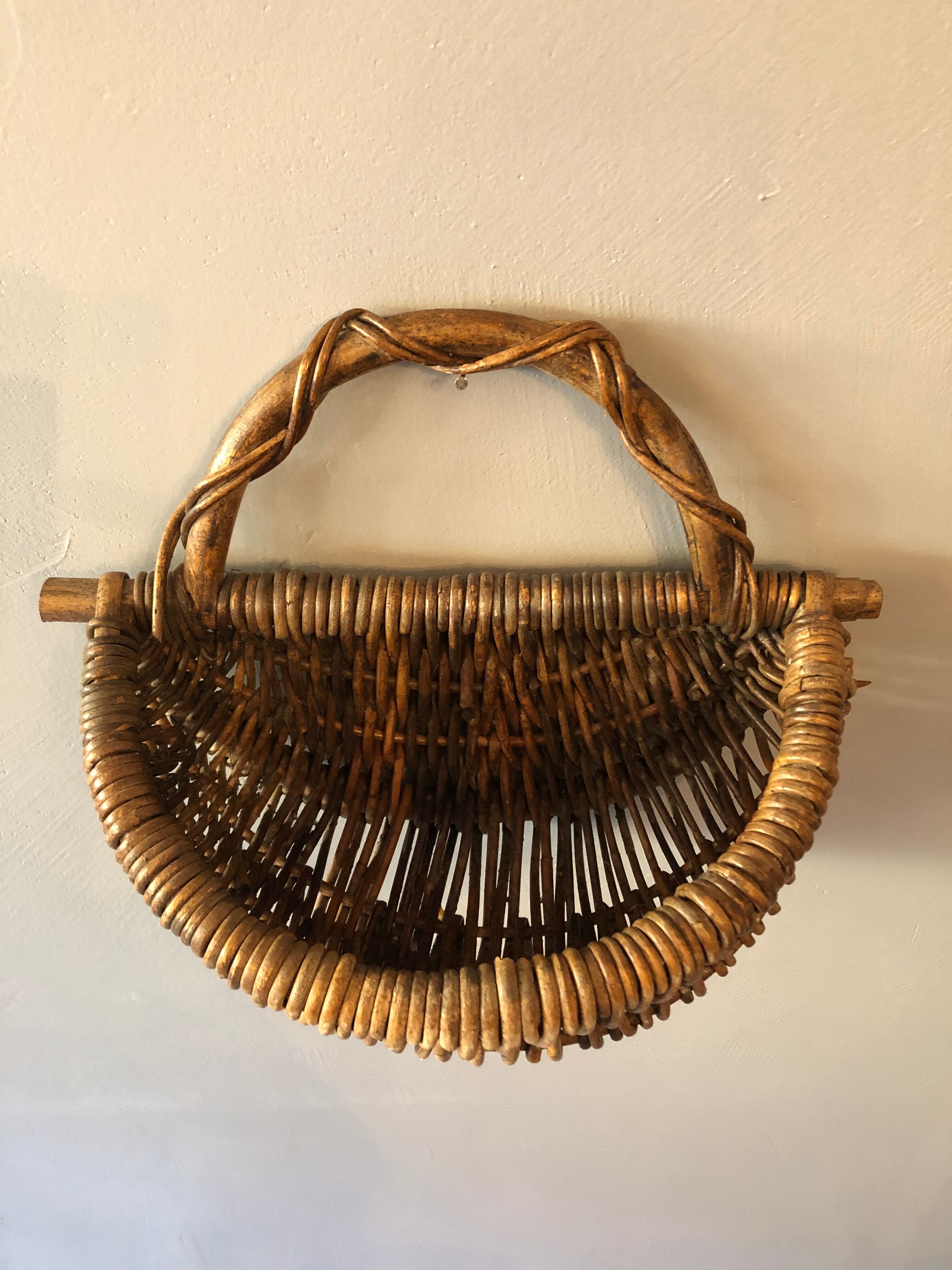 Rattan basket to hang