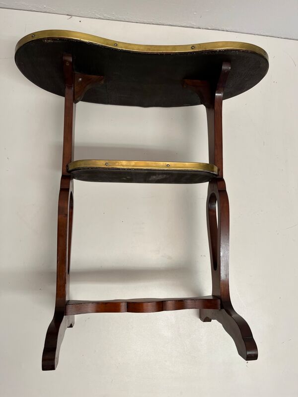 Table desserte rognon en placage d’acajou, style Louis XVI