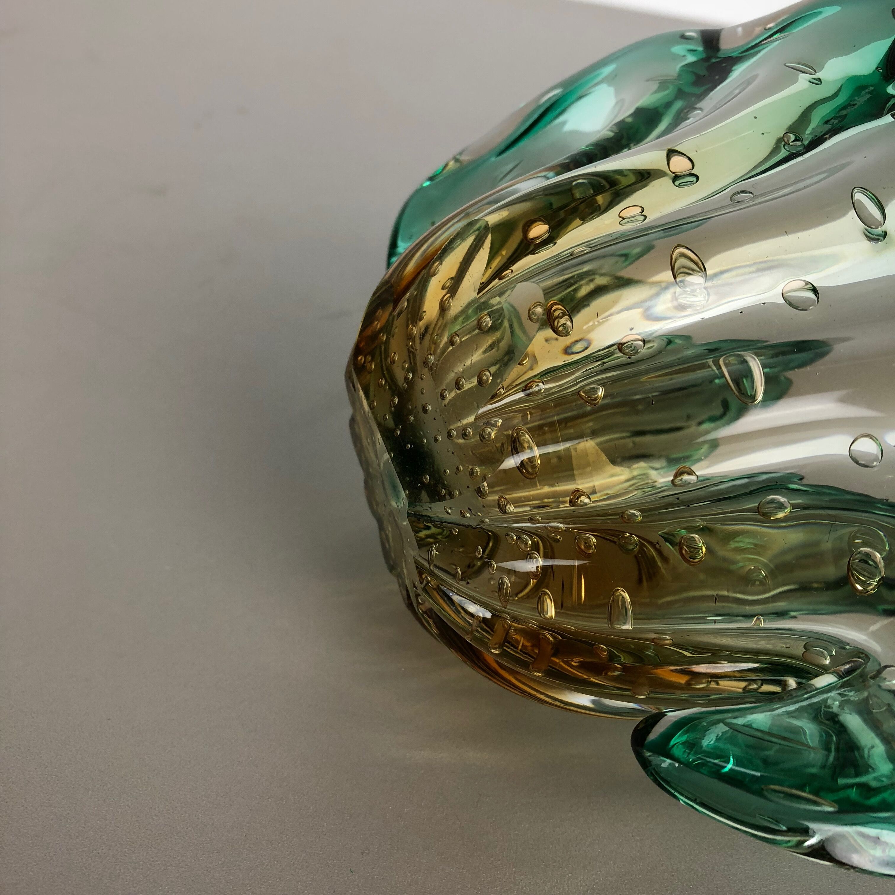 Seguso Bullicante bubble Murano glass shell bowl, 1970s