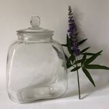 Confectioner's jar, marshmallows and caramels