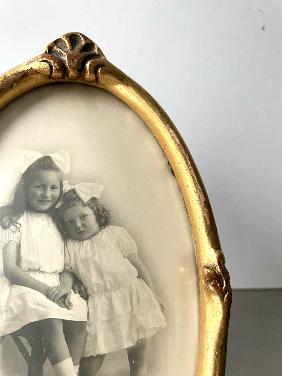 Art nouveau oval frame gilded wood measurements 19 cm x 11.5 cm  convex glass