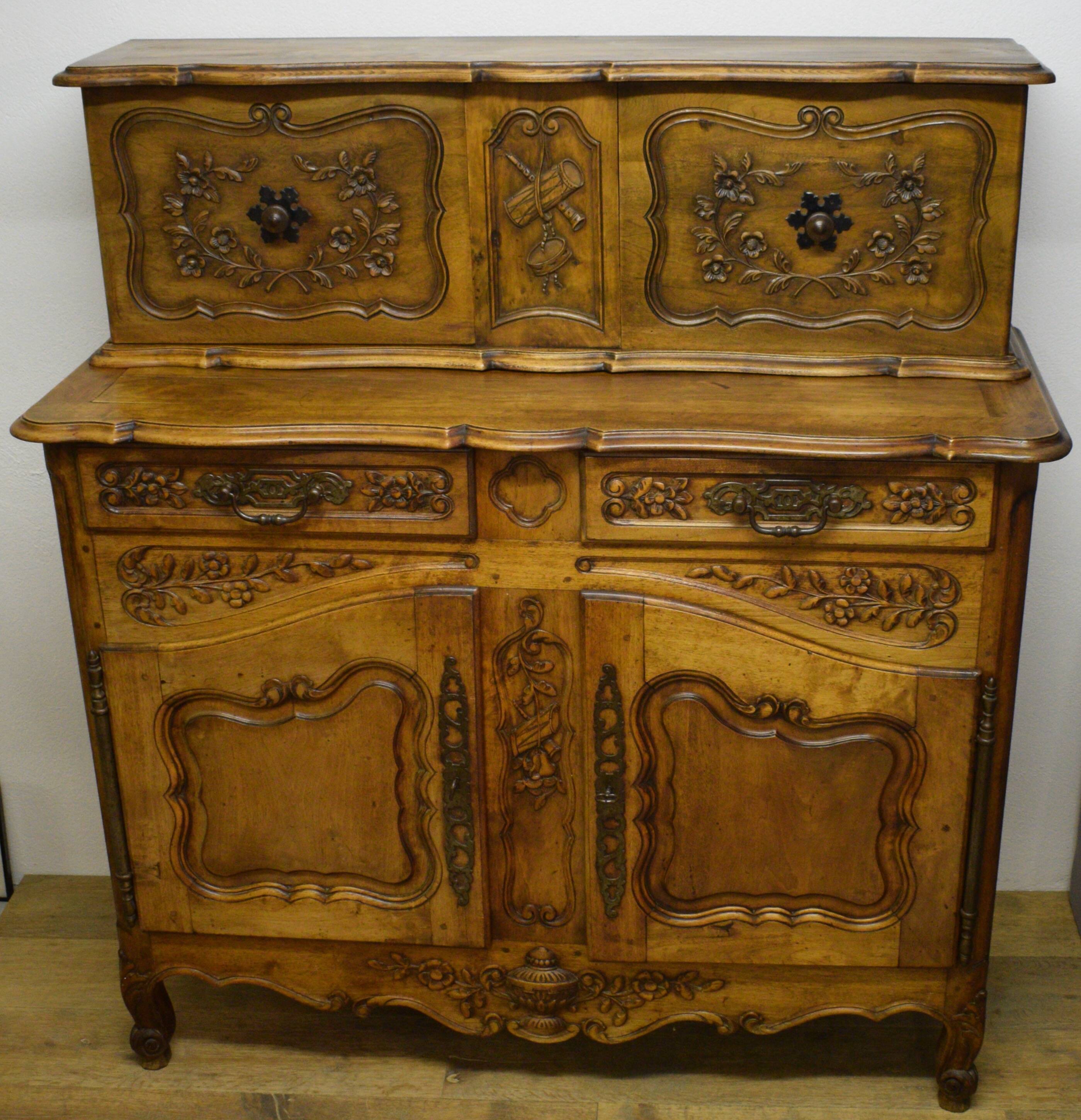 Louis XV Provencal style sliding sideboard in walnut, 19th century