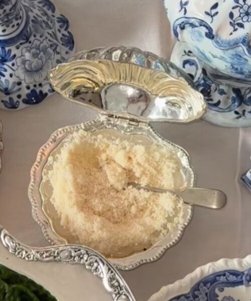 Shell-shaped silver-plated butter dish Jacques made in England.