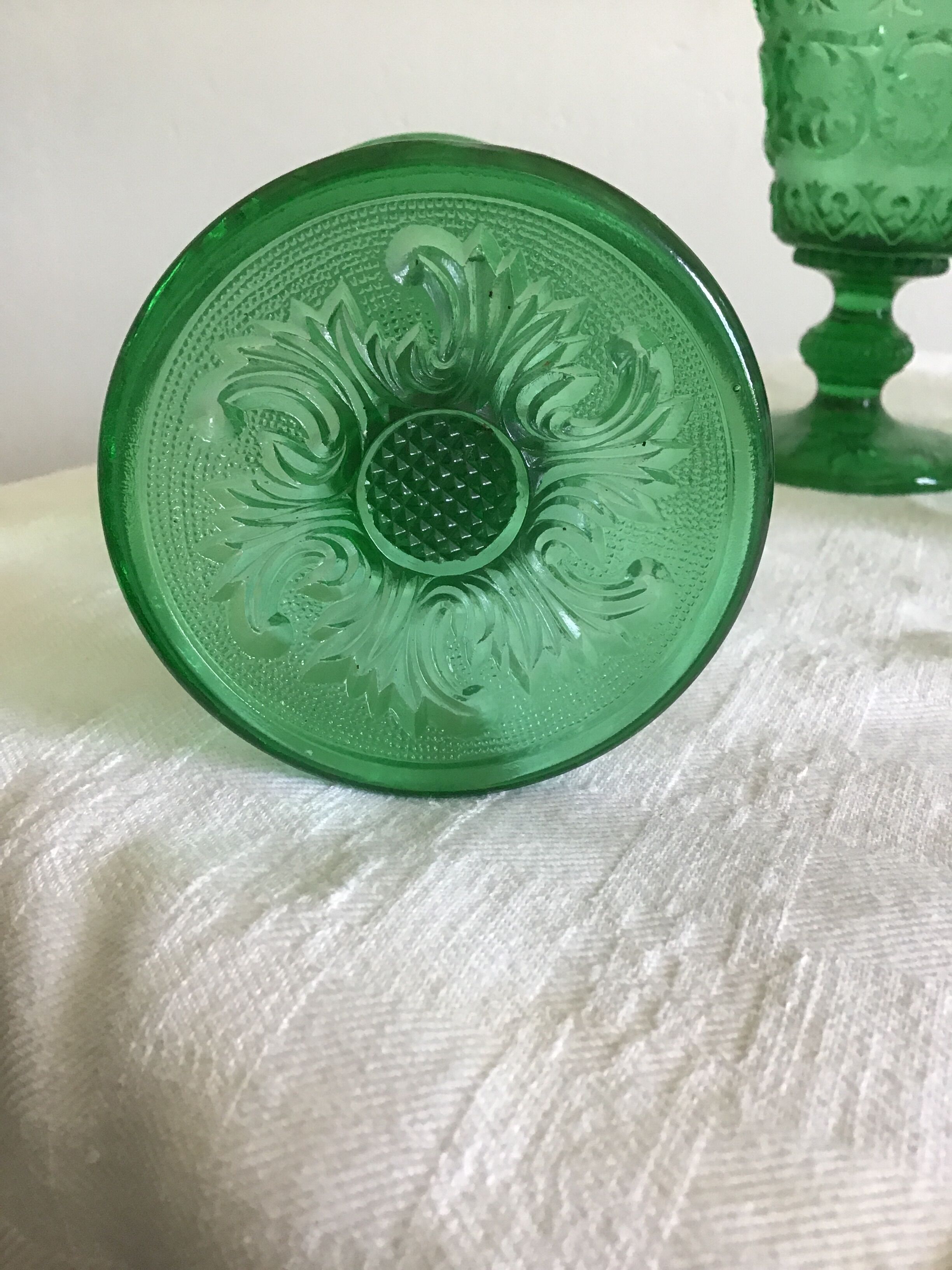 Lot of 6 glasses on foot