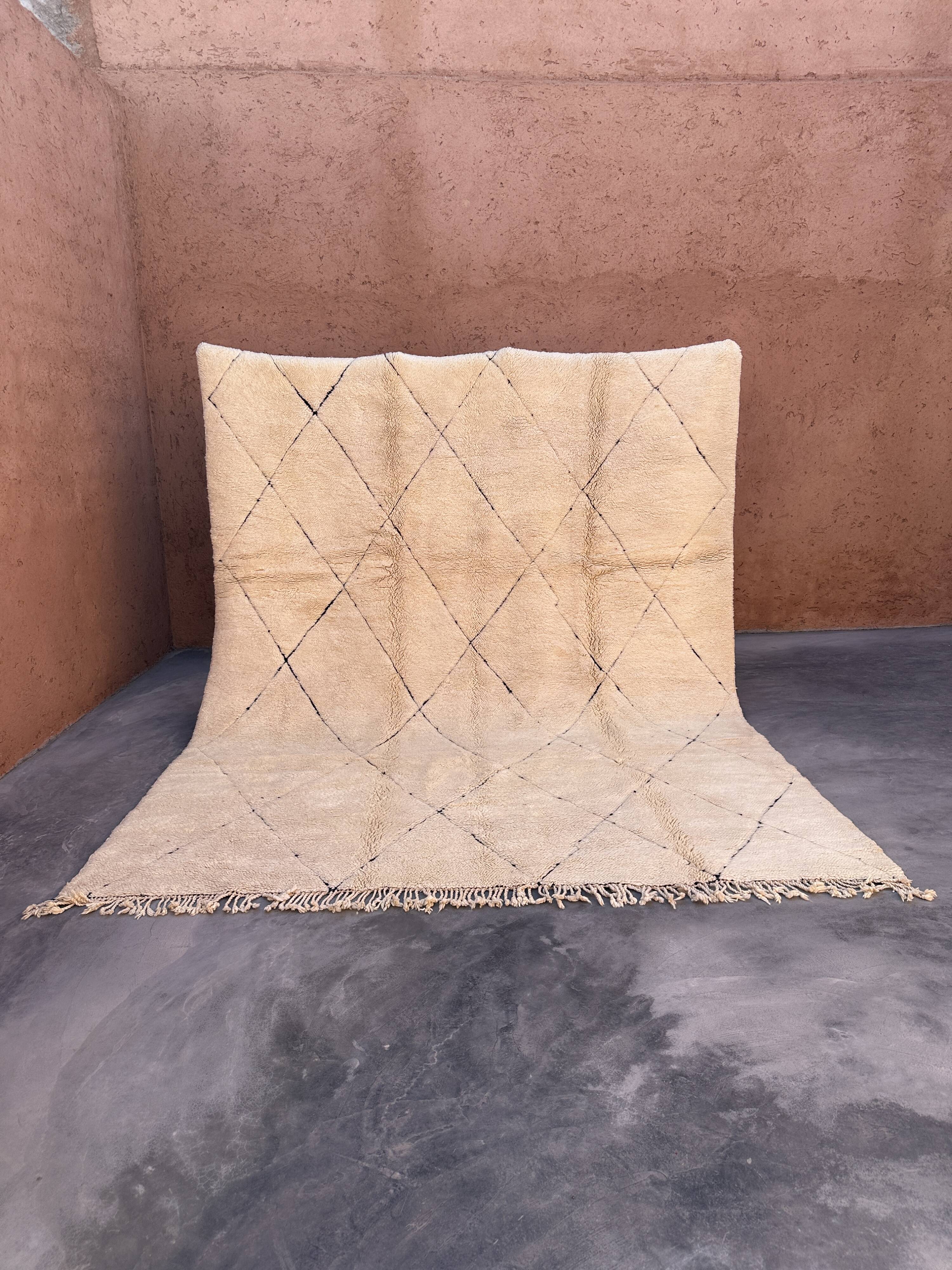 Moroccan rug Beni M'Rirt white - 272 x 346 cm