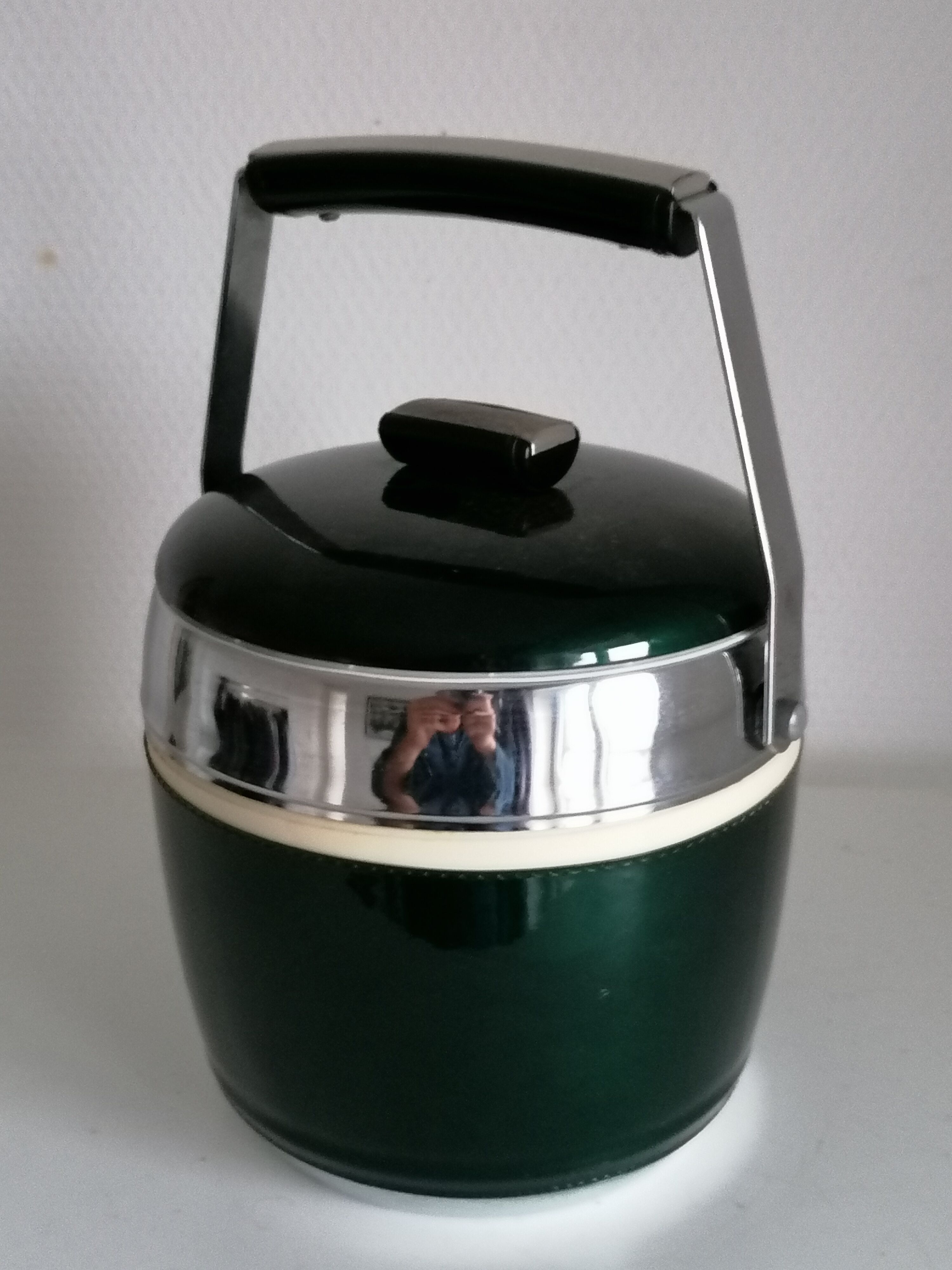 Bucket ice ice cubes isotherm vintage