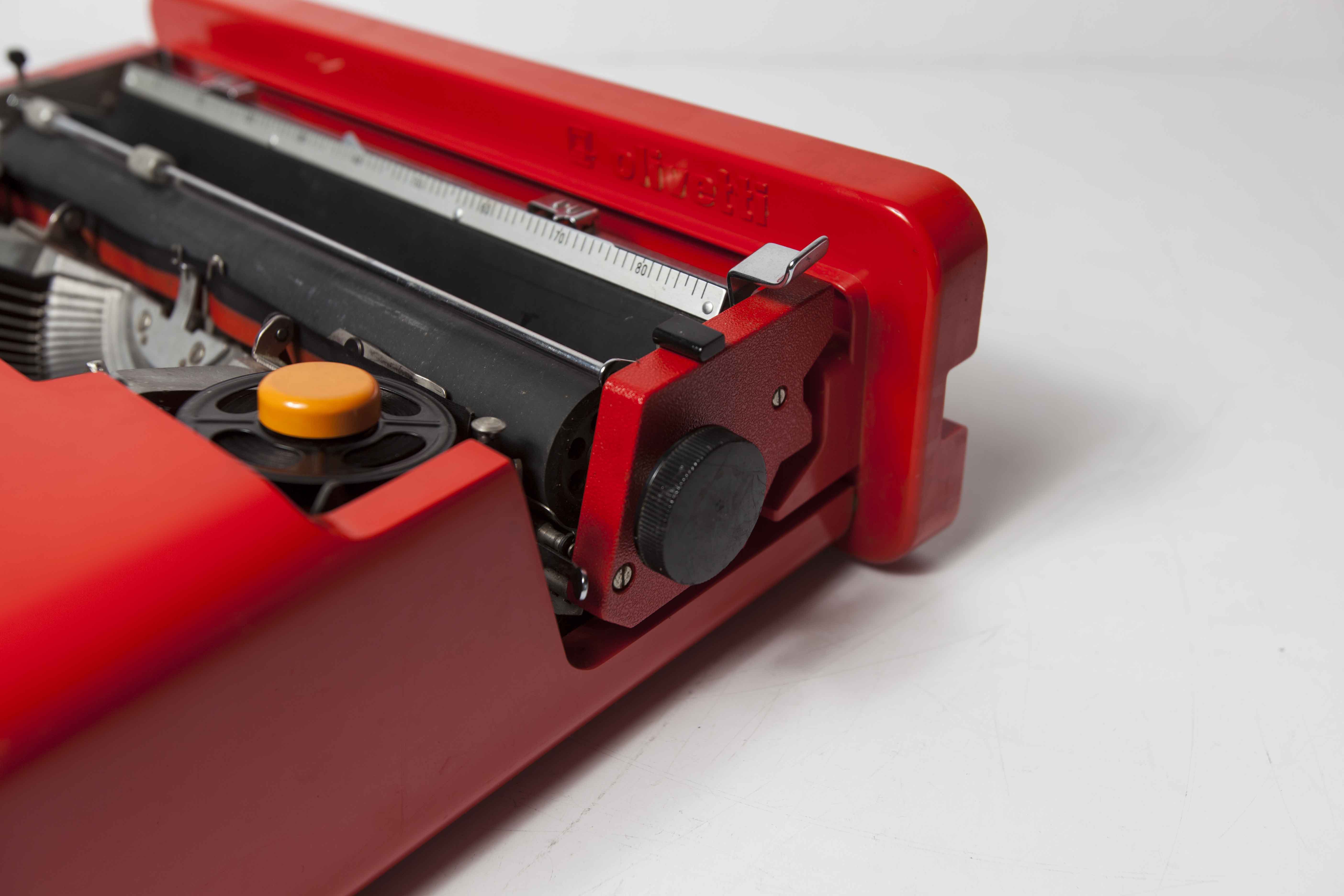 Typewriter Olivetti Valentine 1970