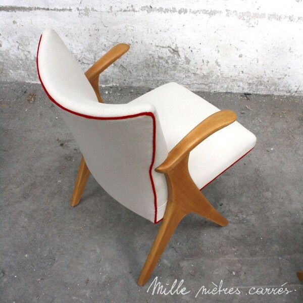 Fauteuil vintage entièrement rénové (bois, tissu, garniture).