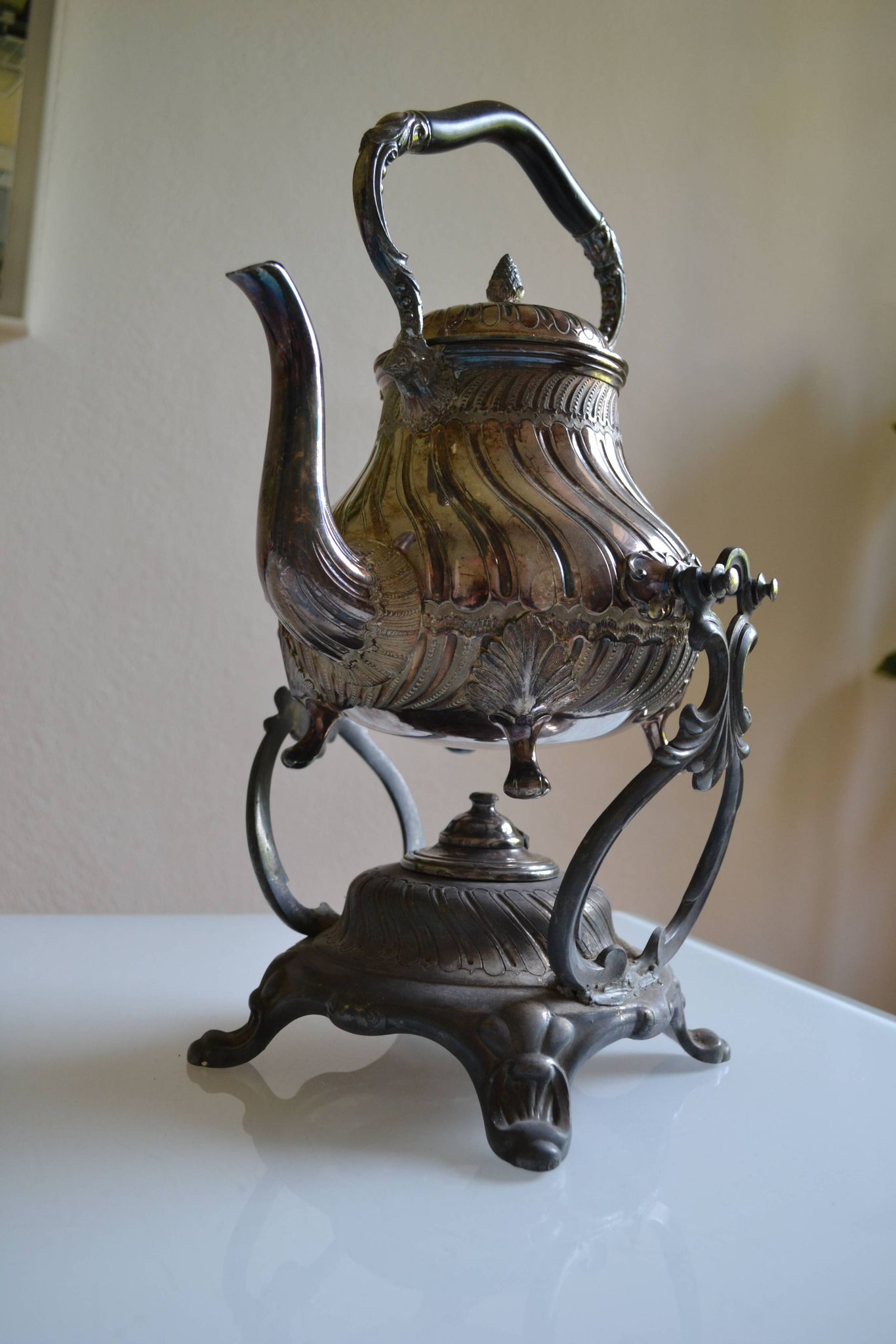 Art Nouveau teapot or samovar in silver-plated metal by goldsmith Victor Saglier