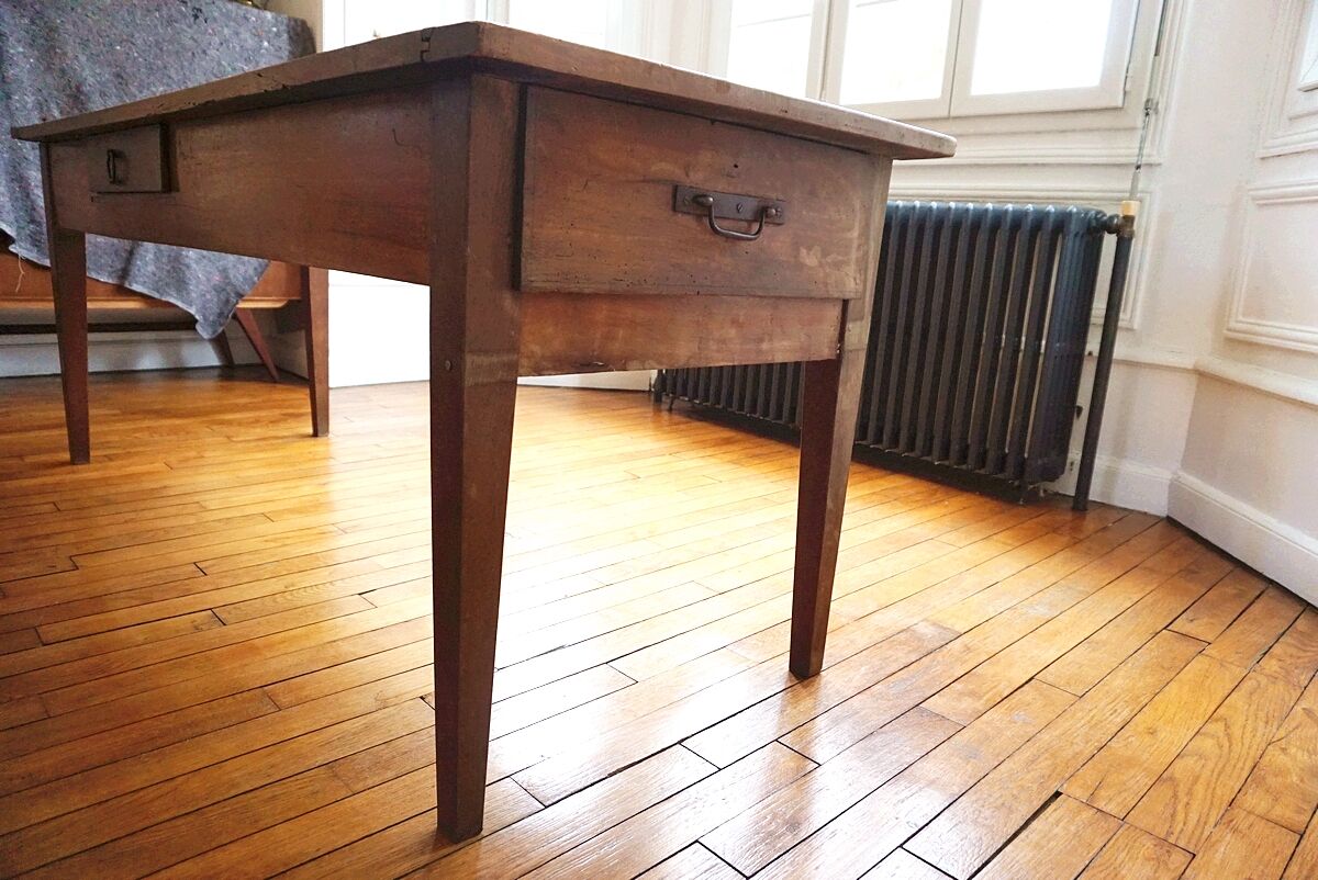 Old farm with 3 drawers table
