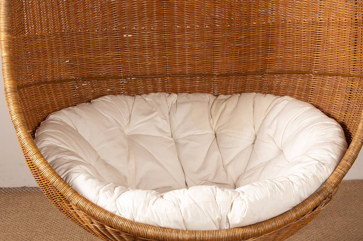Danish armchair in woven rattan, with its metal stand, Nana Ditzel.