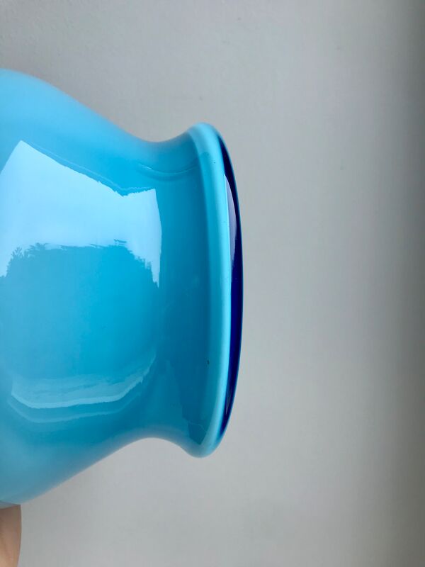 Lampe avec pieds en opaline bleu et abat-jour conique texturé années 60-70