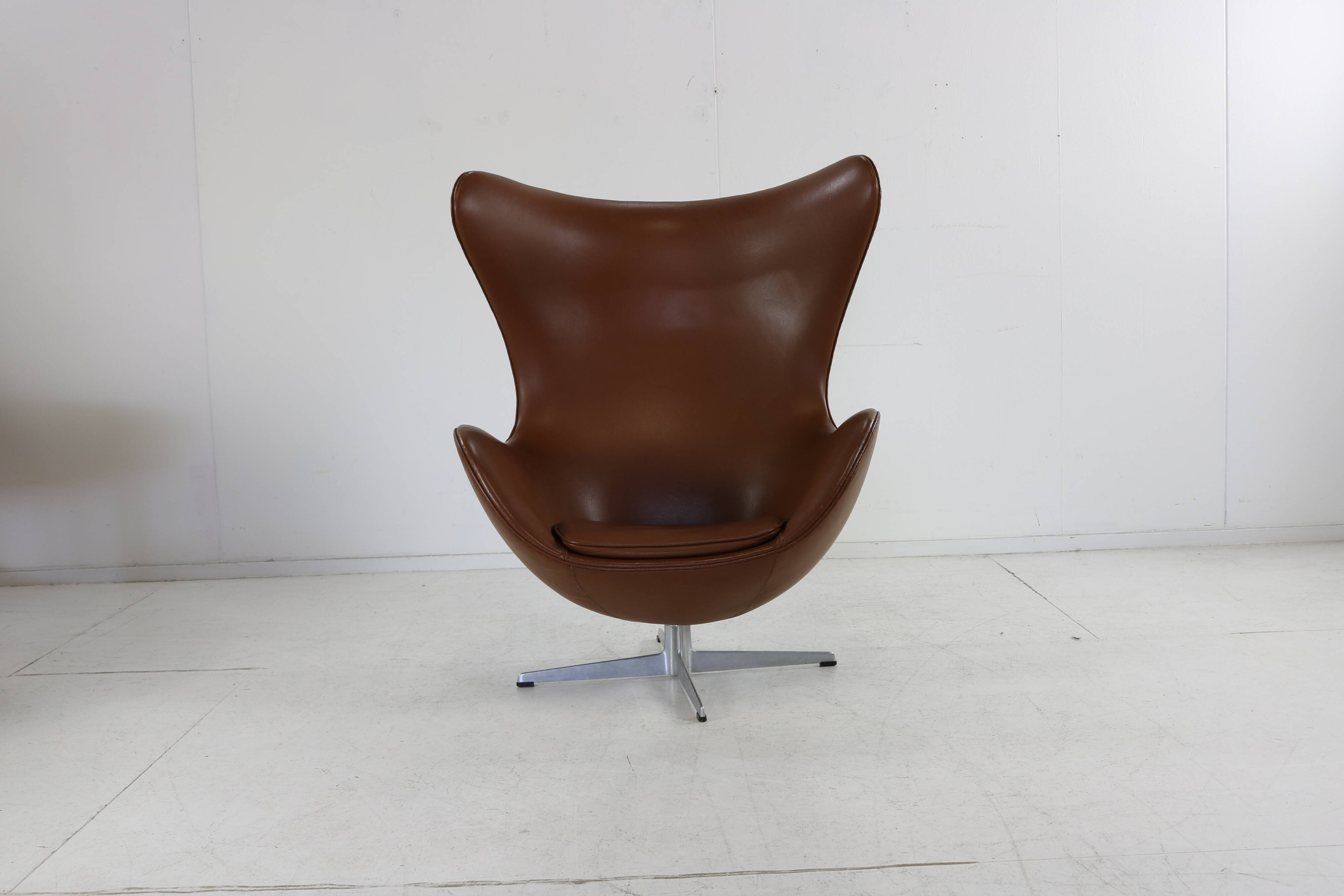Arne Jacobsen Egg chair in cognac leather for Fritz Hansen