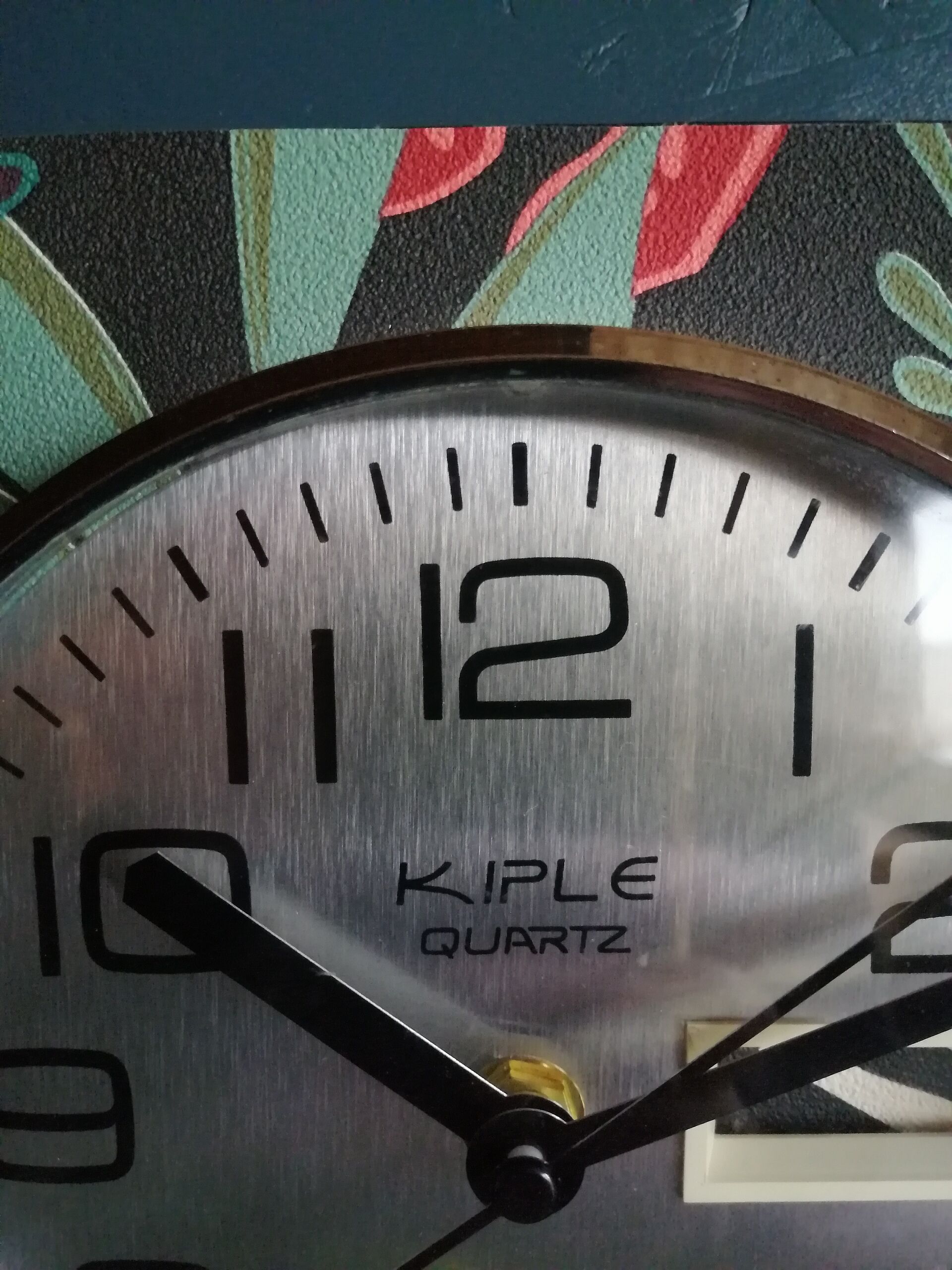 Vintage formica square silent wall clock "Kiplé black green red"