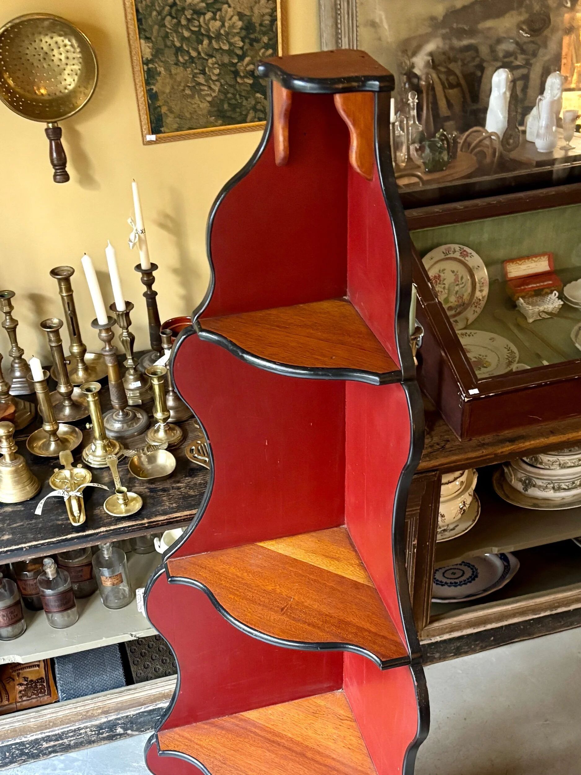 Dark wood corner unit, black and red
