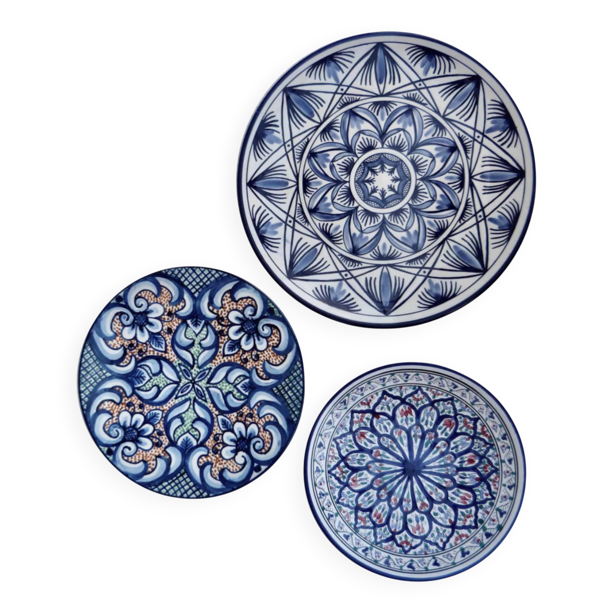 Set of three painted Spanish ceramic dishes - ⌀ 23, 26 and 32 cm