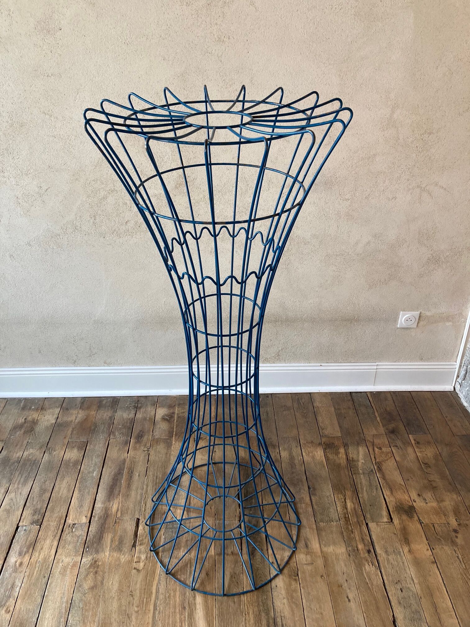 Verner Panton's blue lacquered metal diabolo-shaped coat rack