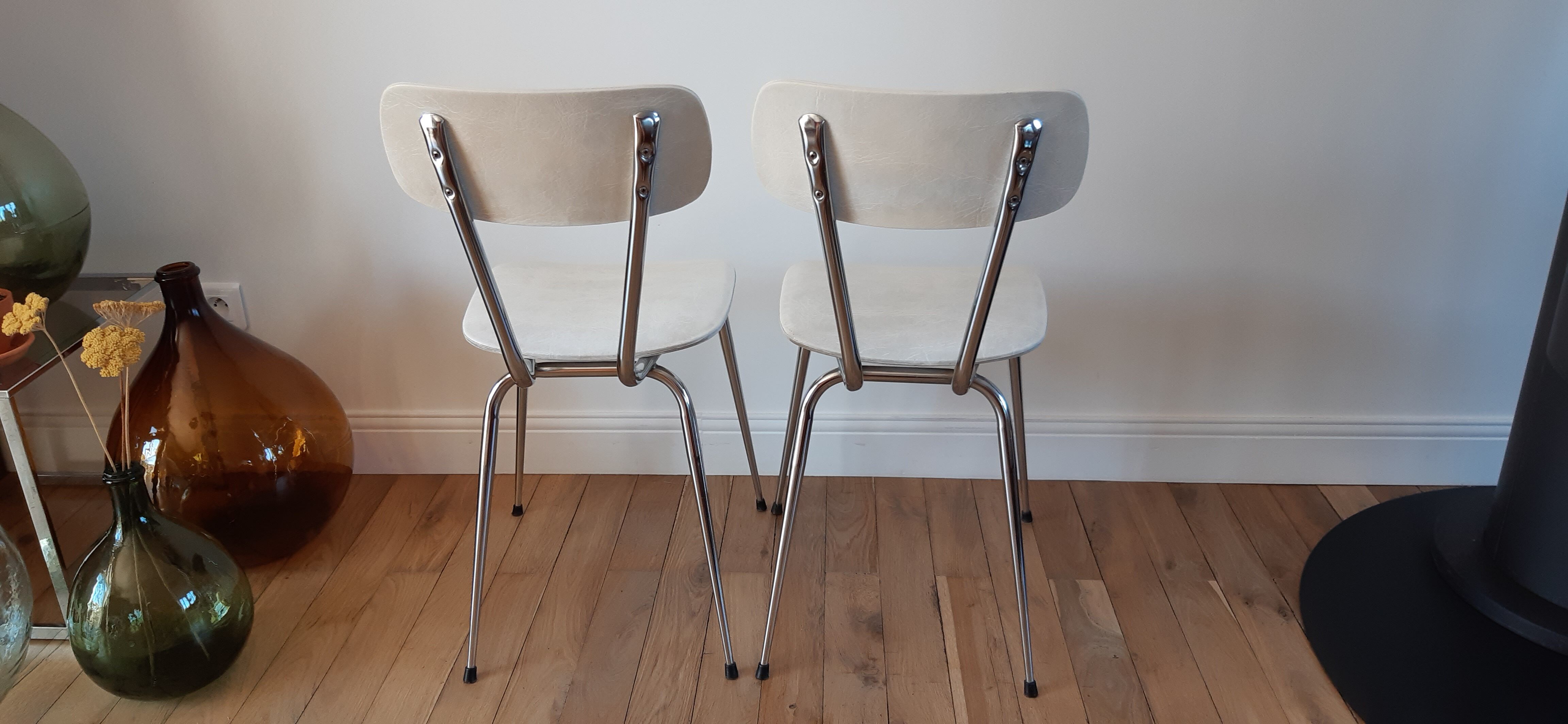 Duo of chairs in skaï, 60-70s