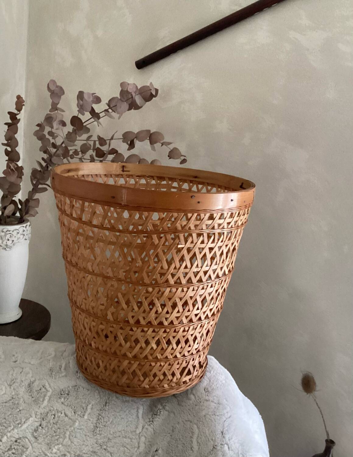 Flat rattan basket
