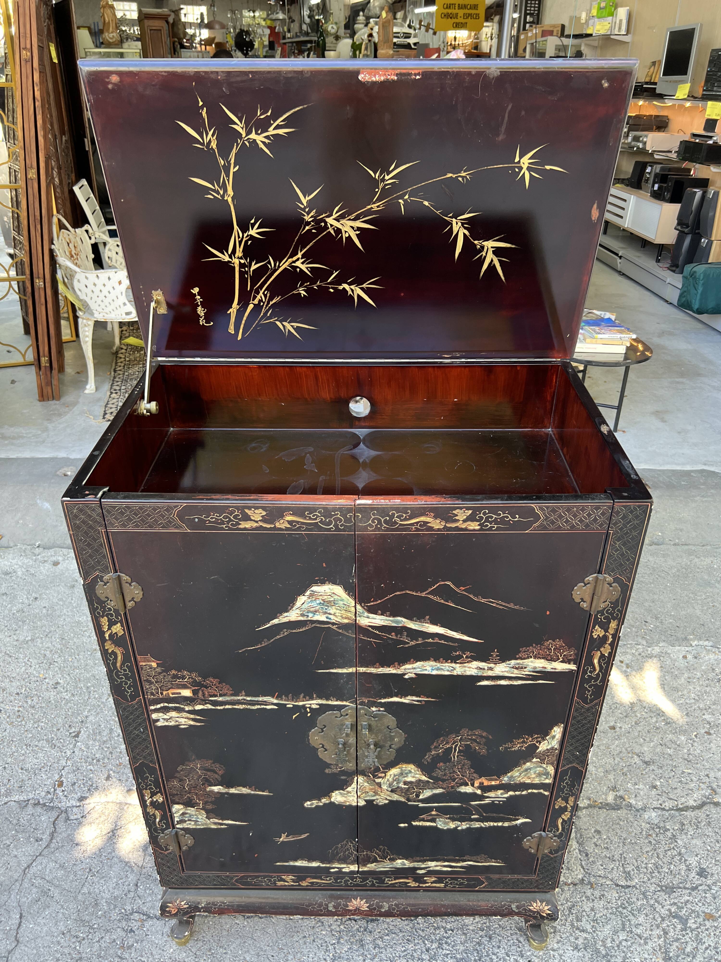 Asian turntable/vinyl cabinet in lacquered wood