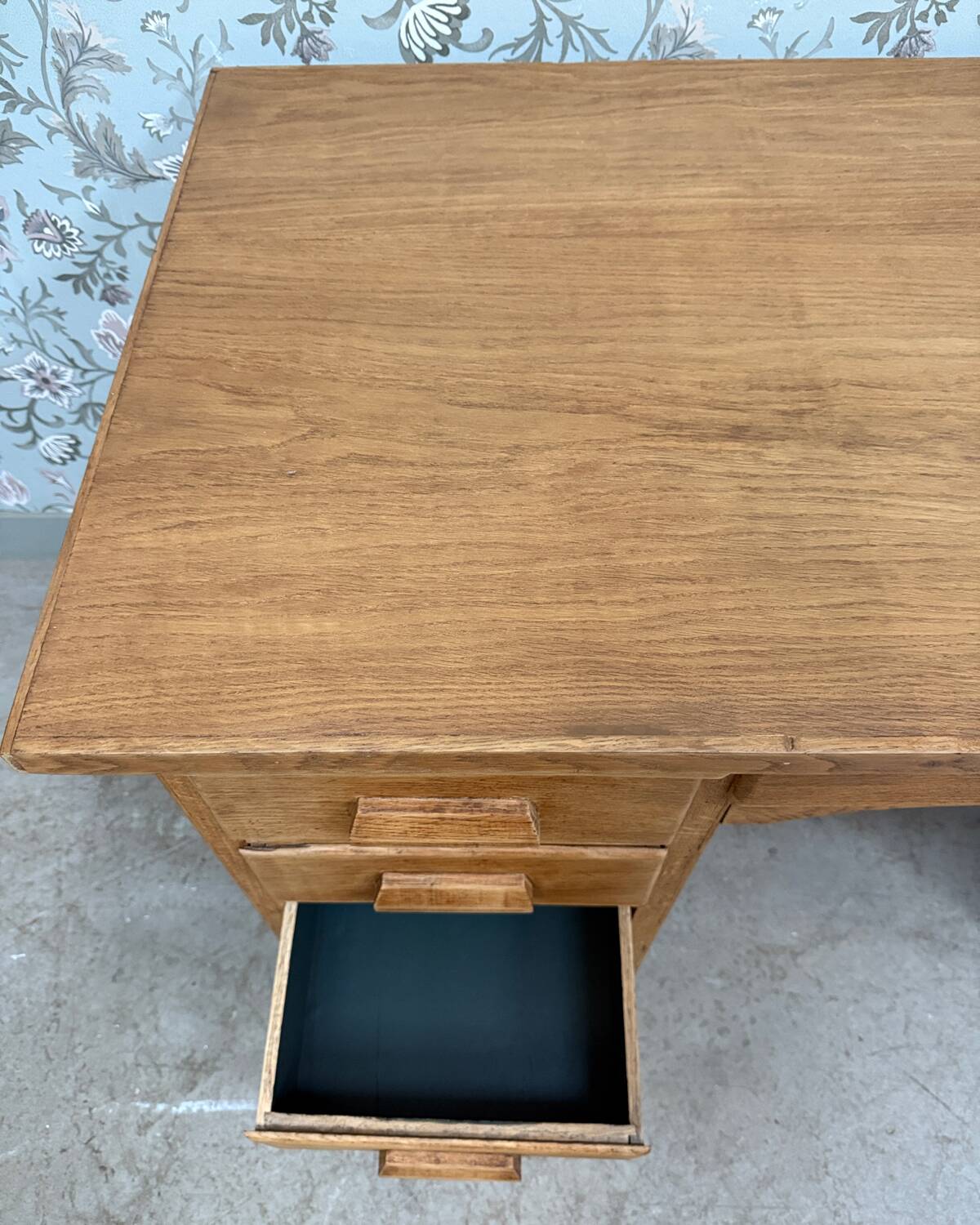 Oak half-minister's desk (renovated)