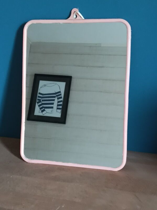Barber mirror pink plastic surround 18x24cm