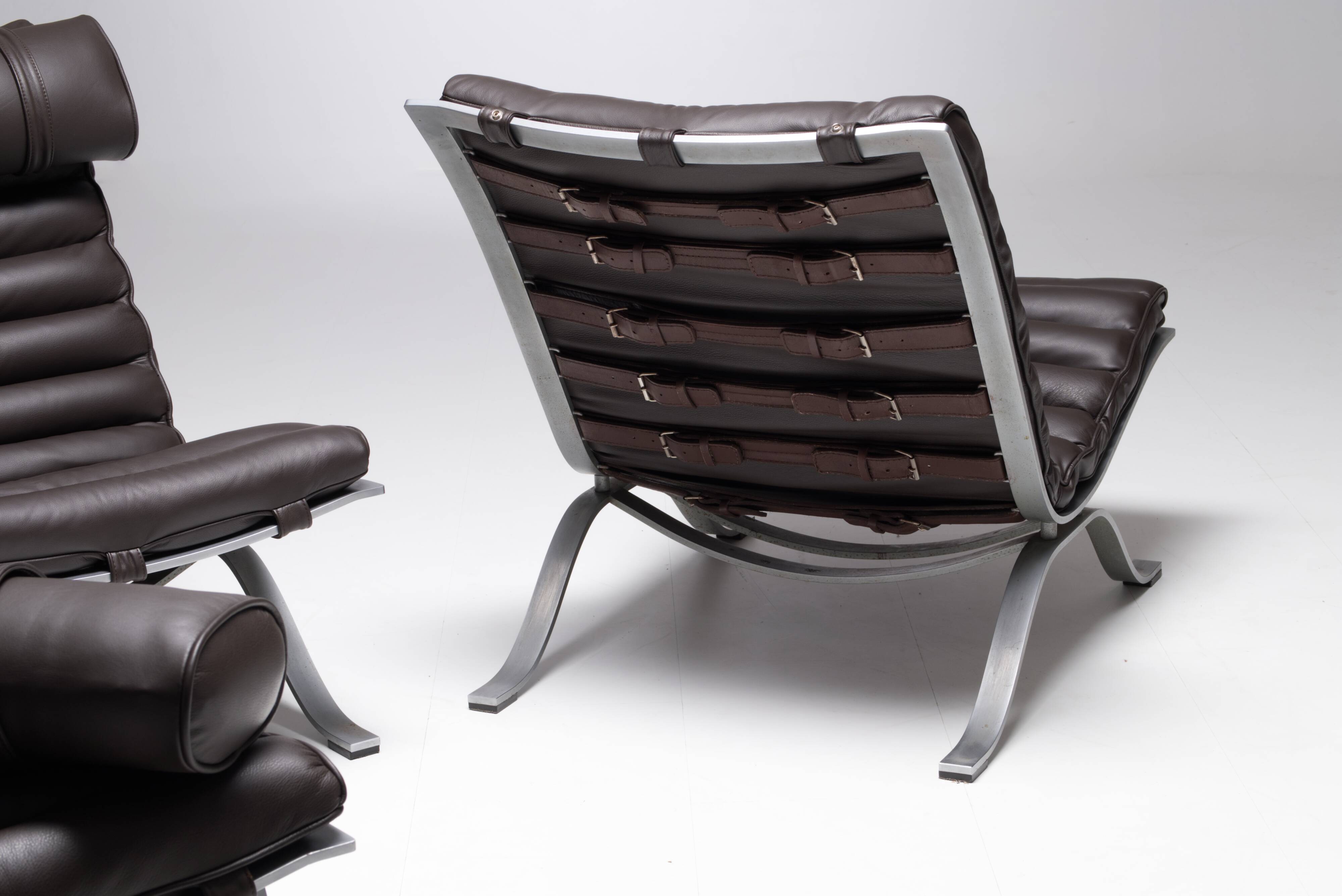 Ari chairs and ottoman