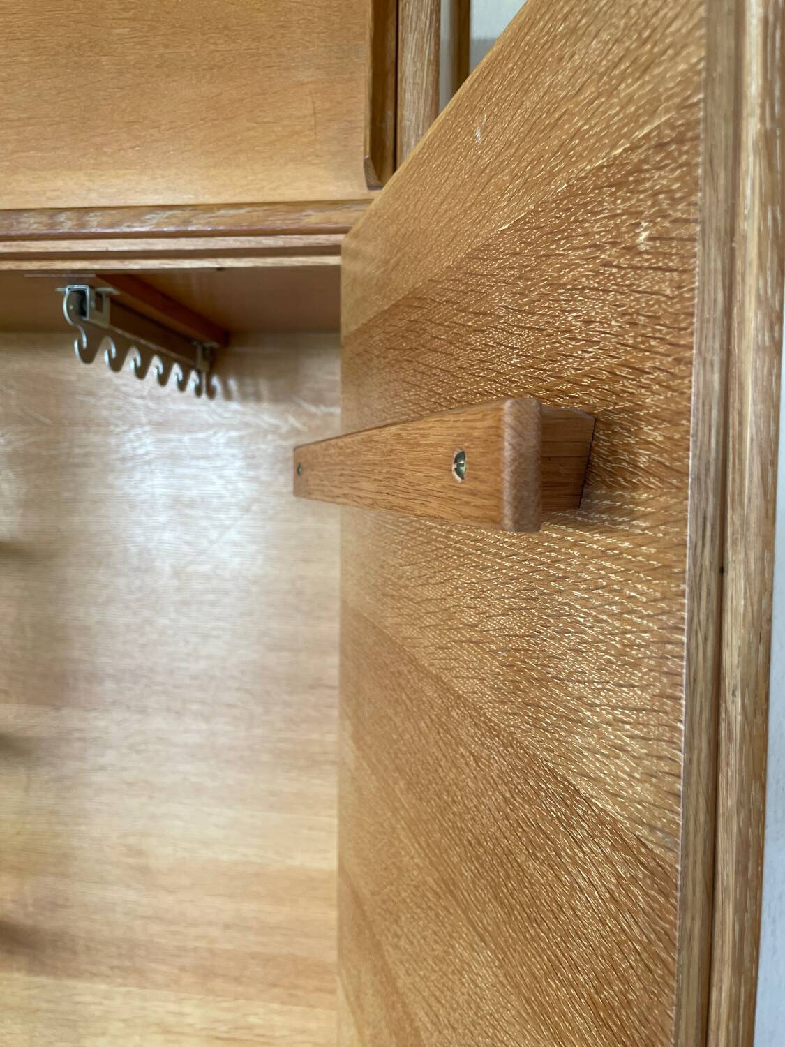 Armoire en bois vintage