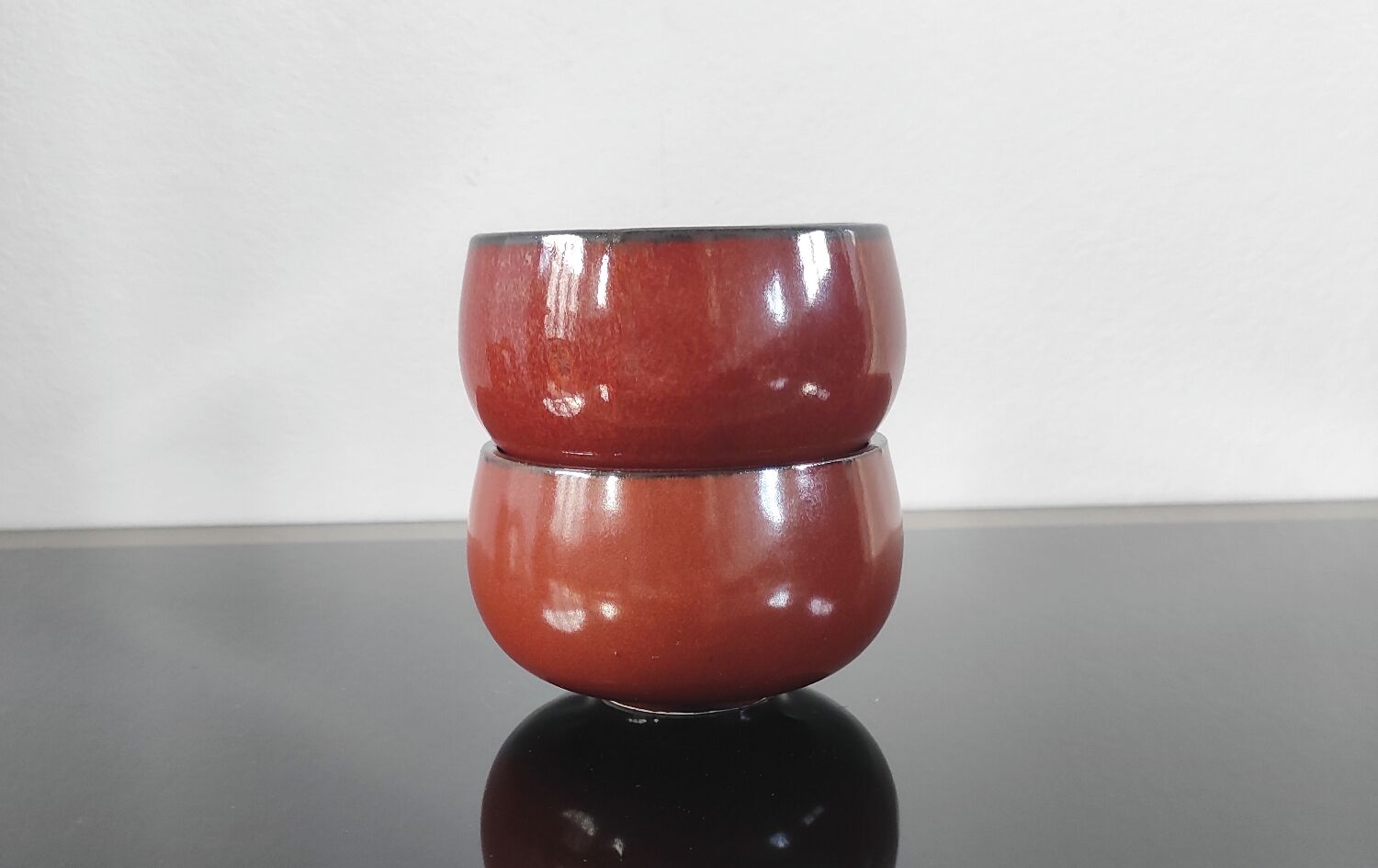 Duo de coupelles vintage en céramique rouge émaillée