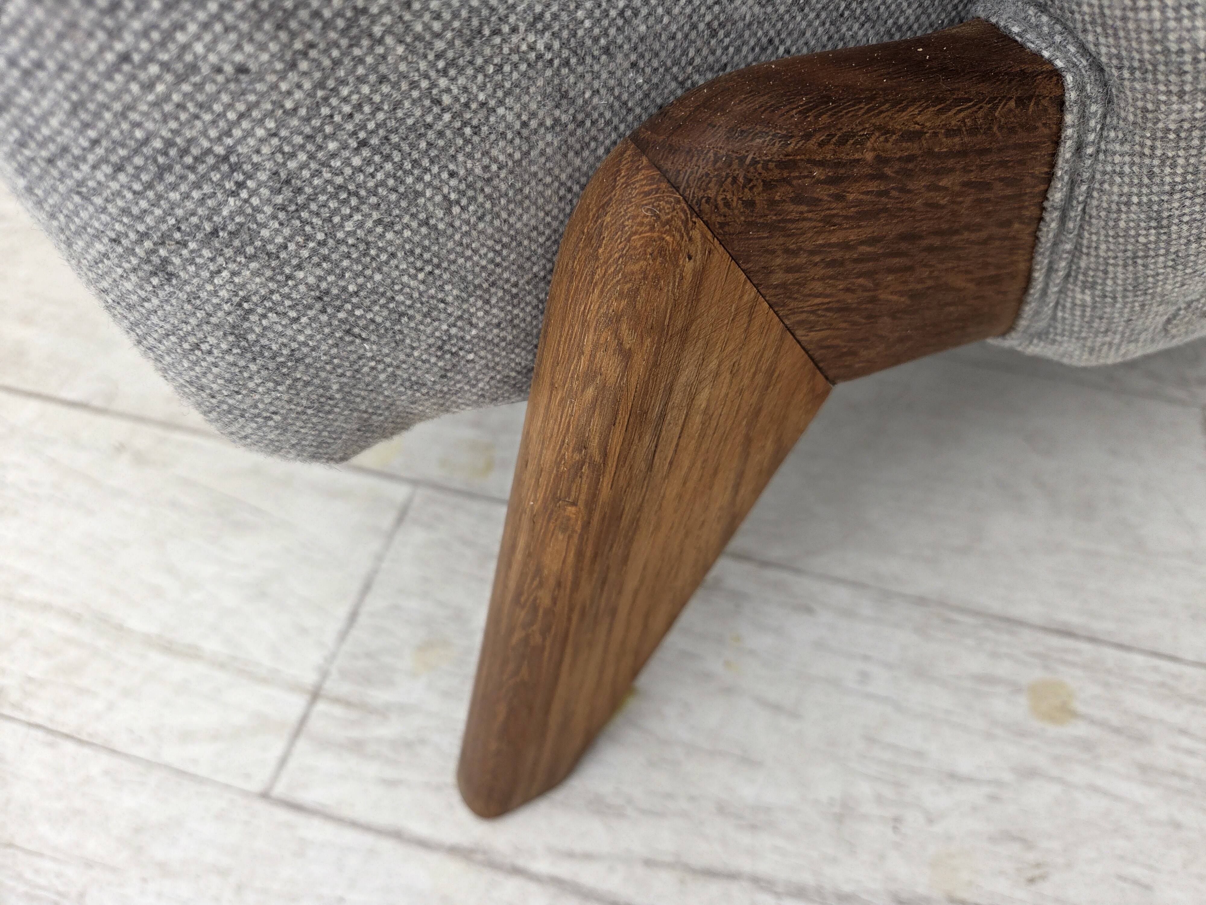 Design danois par Arne Hovmand-Olsen, canapé 3 places modèle 490, refait à neuf.