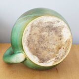 Cruche en céramique émaillée dans les tons de vert, signée,vintage