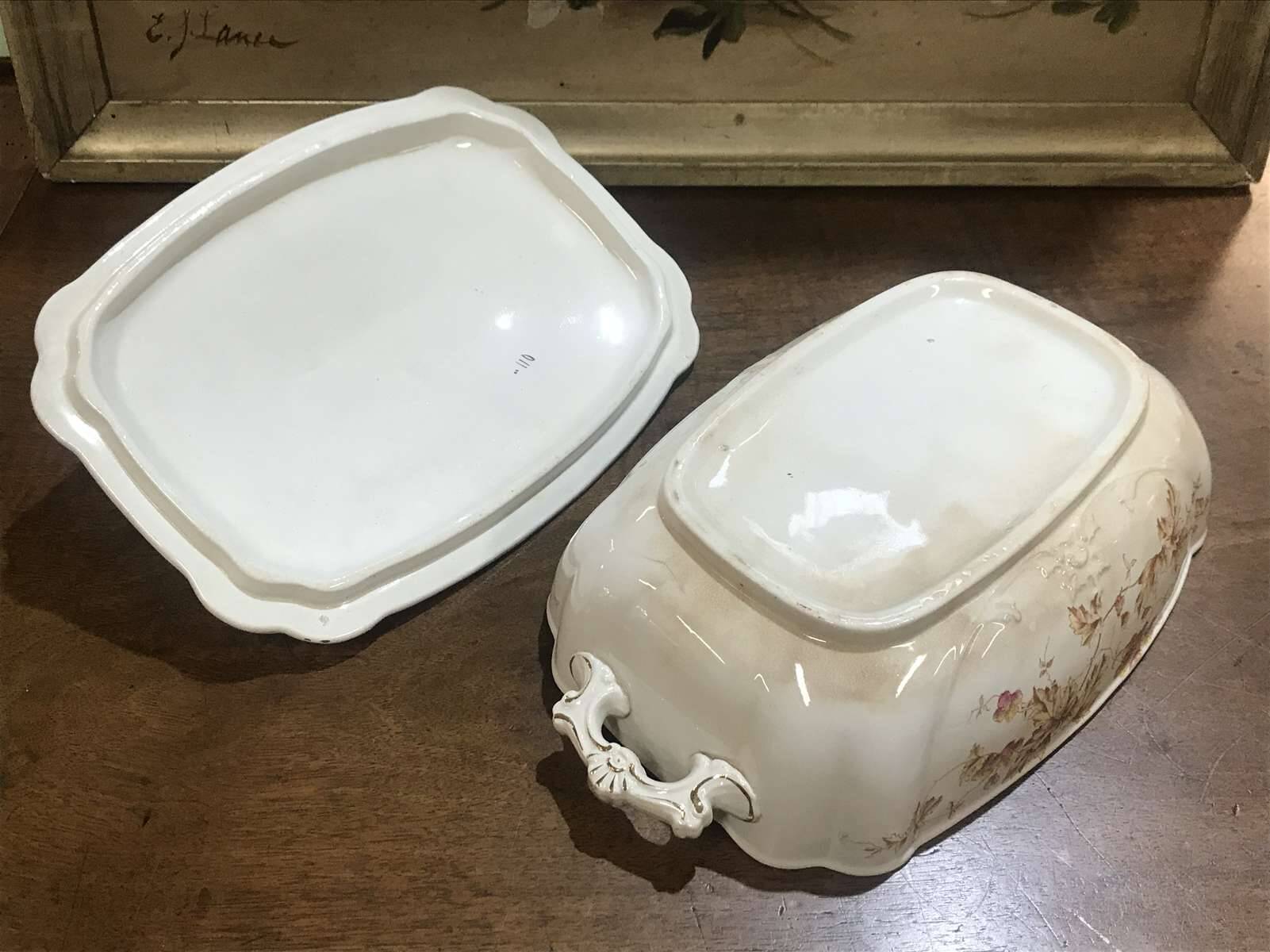 English ceramic vegetable dish from the early 20th century