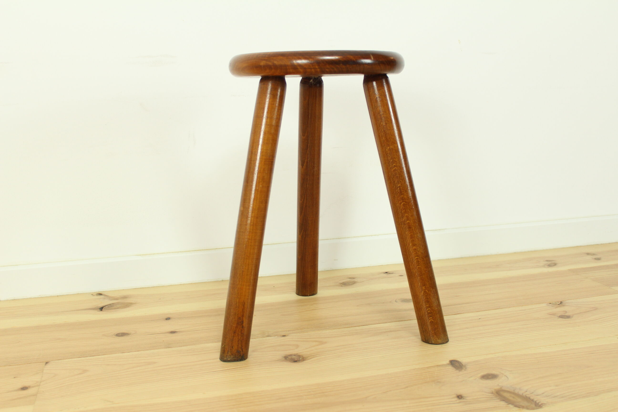 47cm wooden tripod farm stool