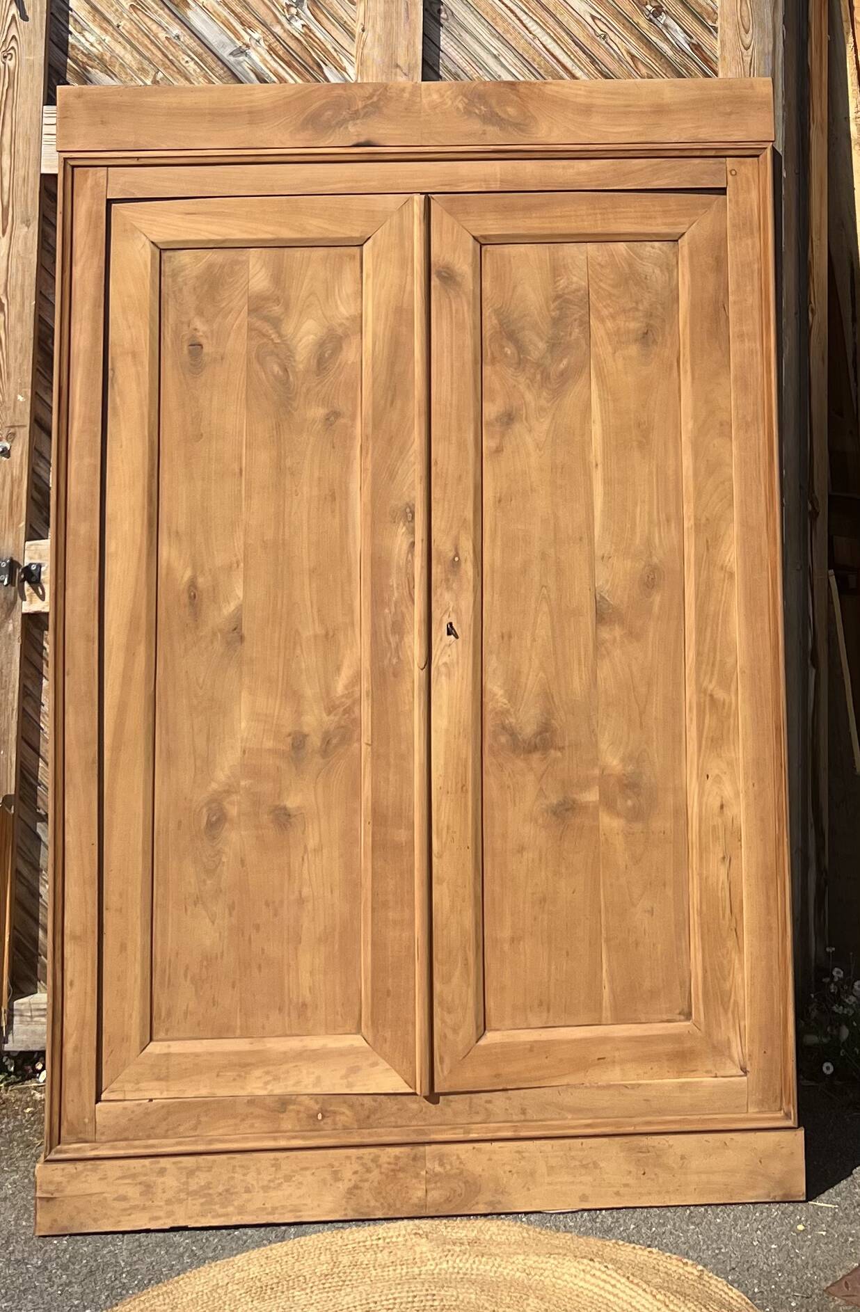 Renovated antique wardrobe in raw solid wood: wardrobe