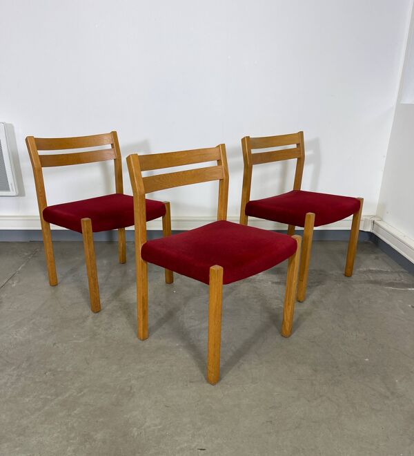 Ensemble de 3 chaises scandinaves en tecq et tissu rouge par Moller Danemark années 70
