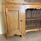 Very important Franc Comtois buffet from the 18th century in honey-colored fir circa 1750
