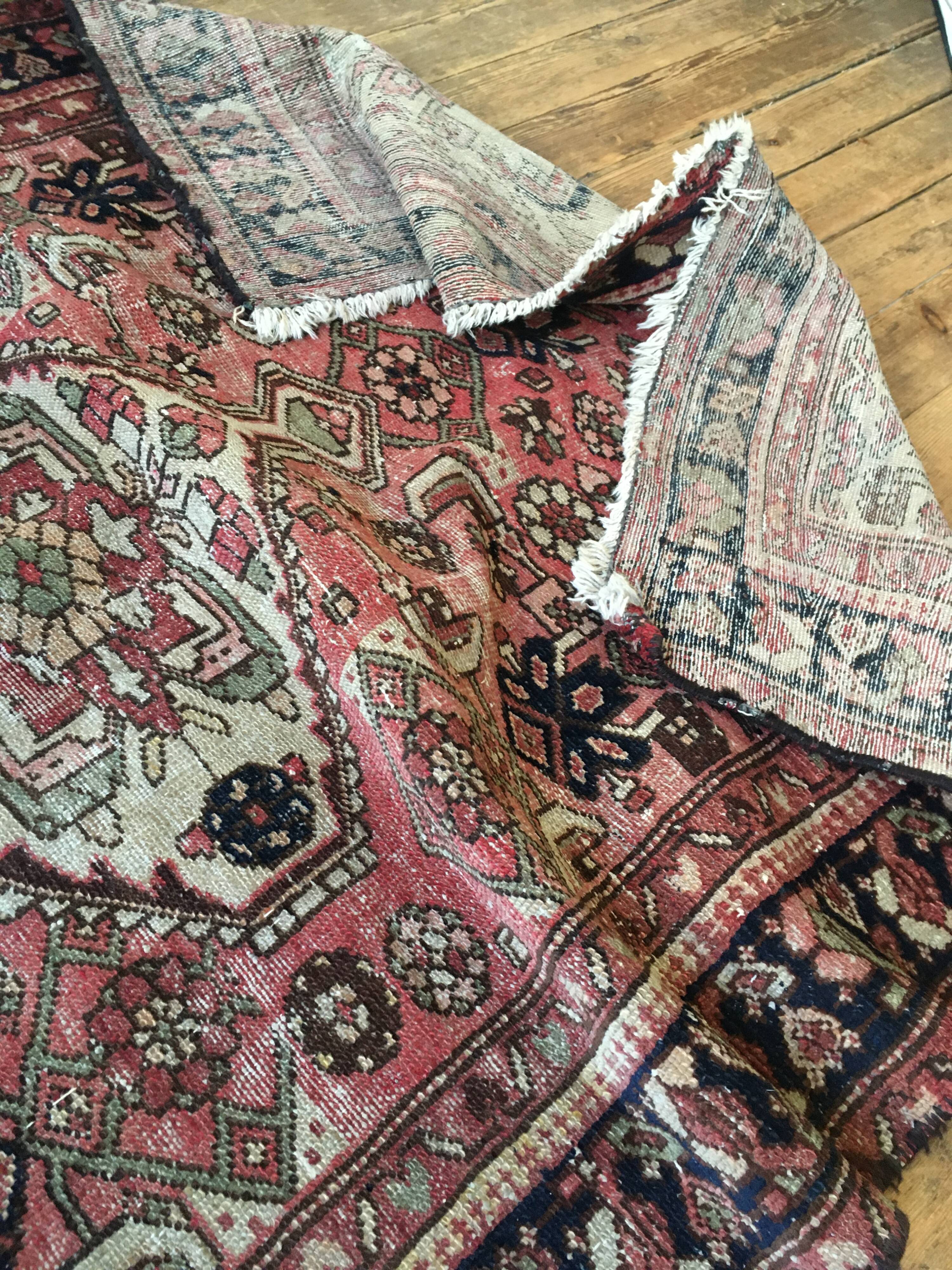 Handmade antique Persian rug 190x135cm