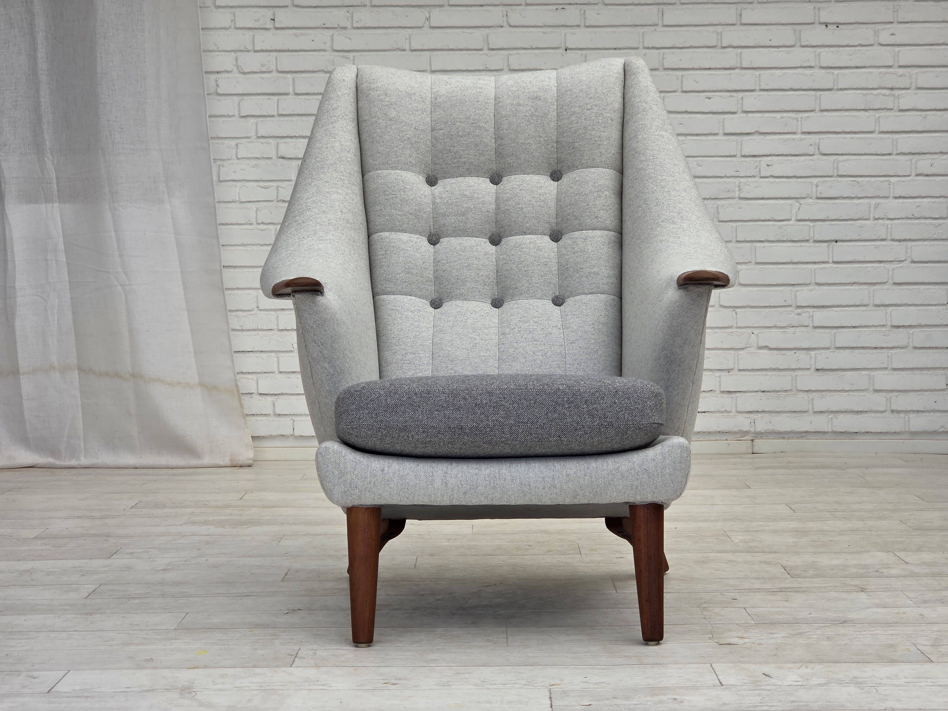 Fauteuil danois à dossier haut avec tabouret, années 1970, laine, bois de teck.