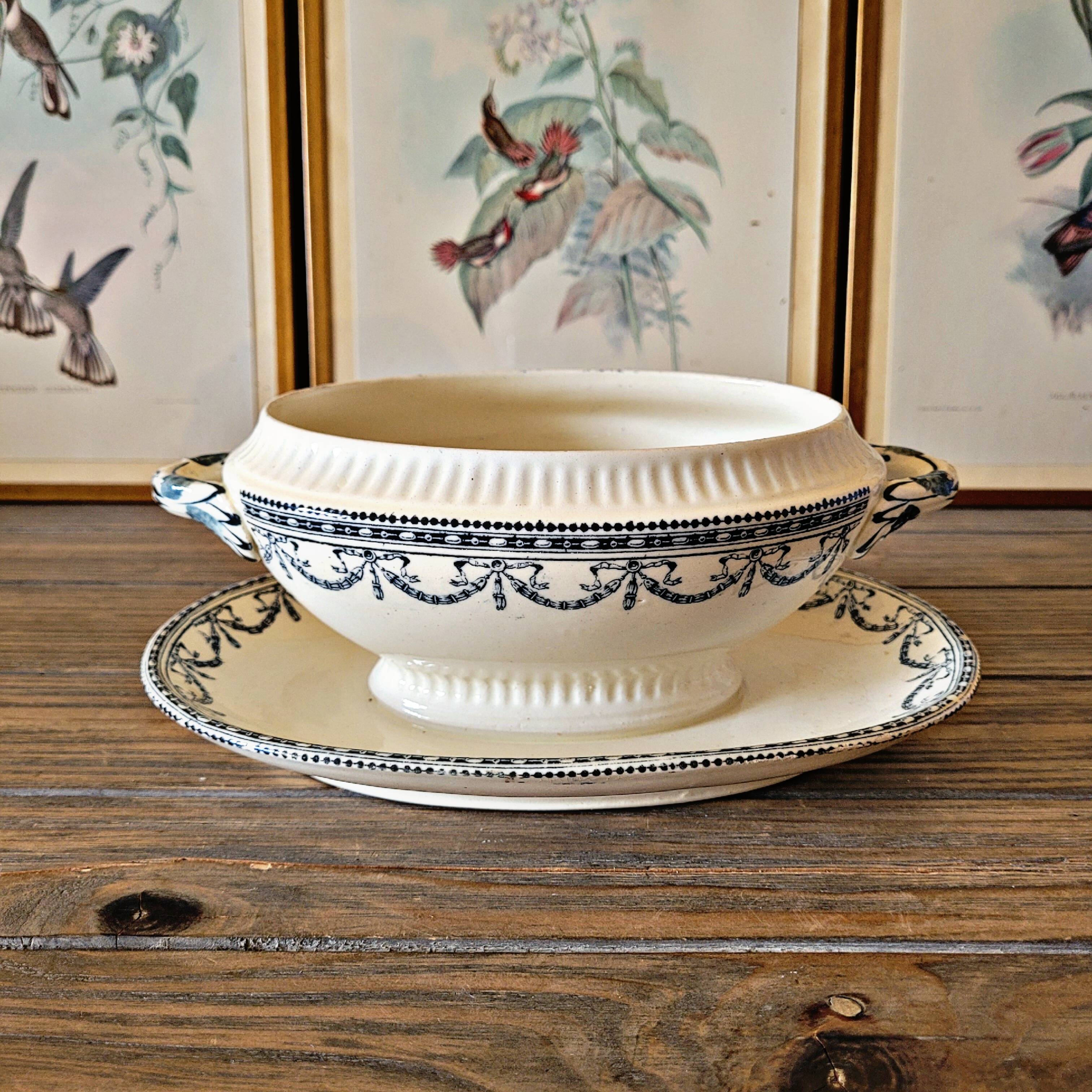 Salins iron clay sauceboat, Louis XVI Guirlandes model