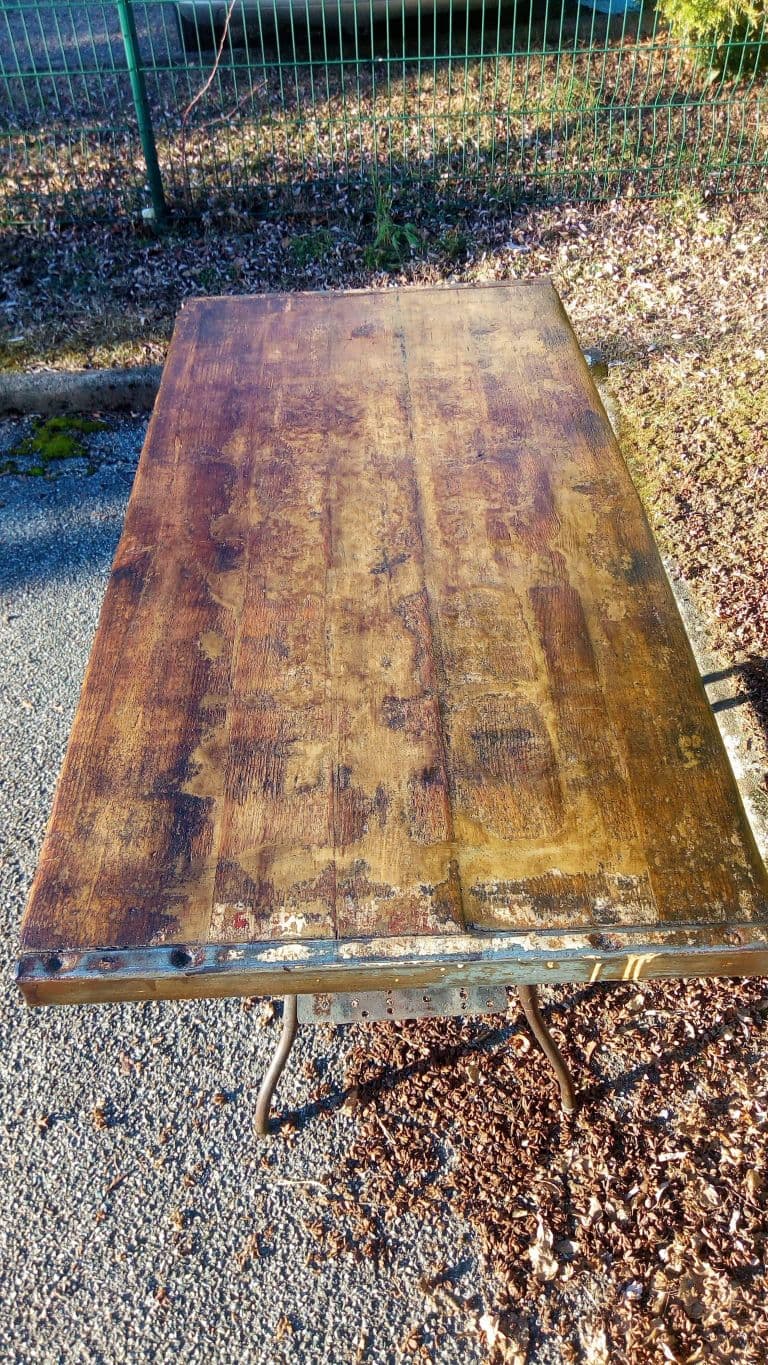 Table with sawmill foot