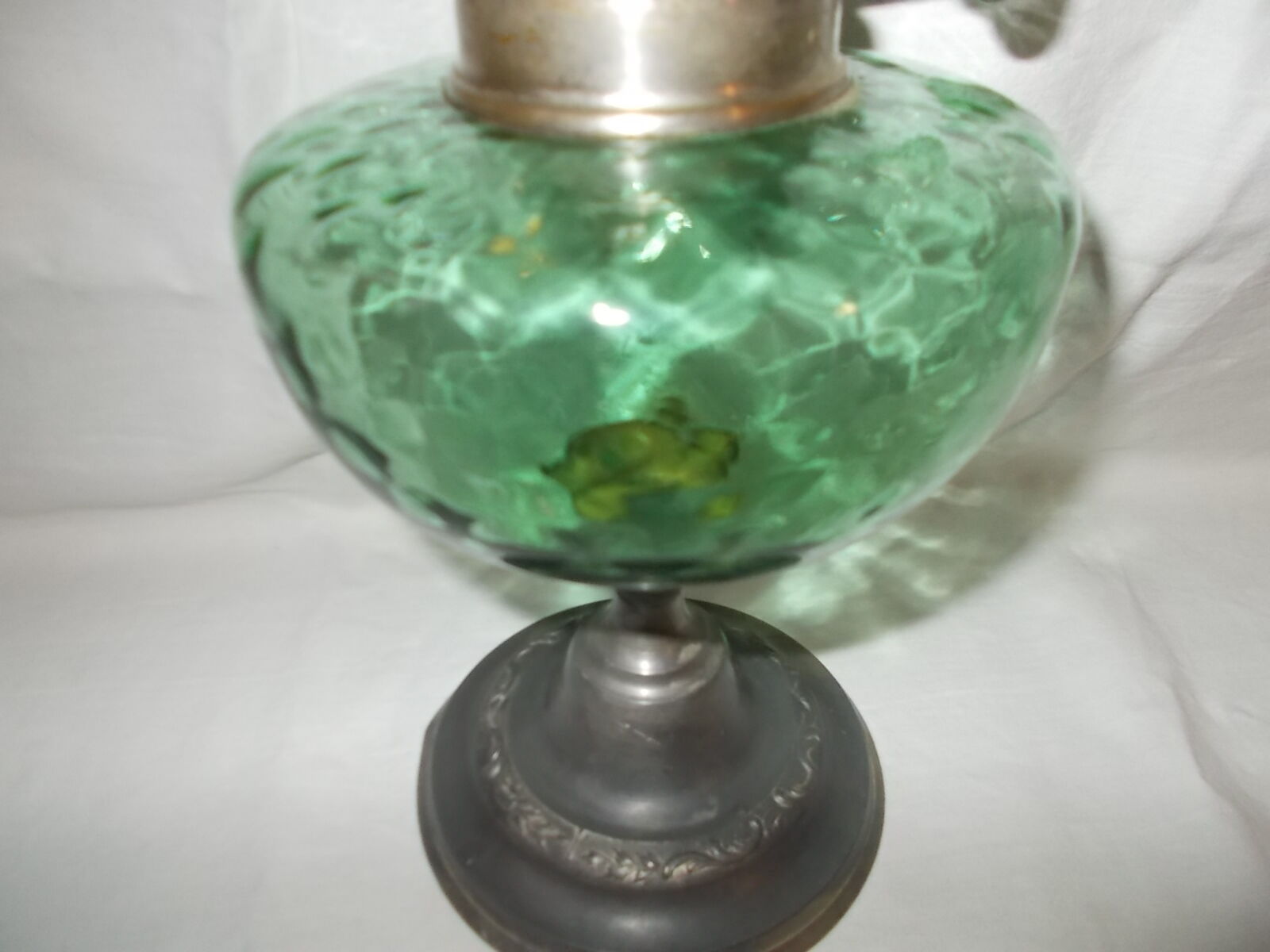 Tin foot oil lamp