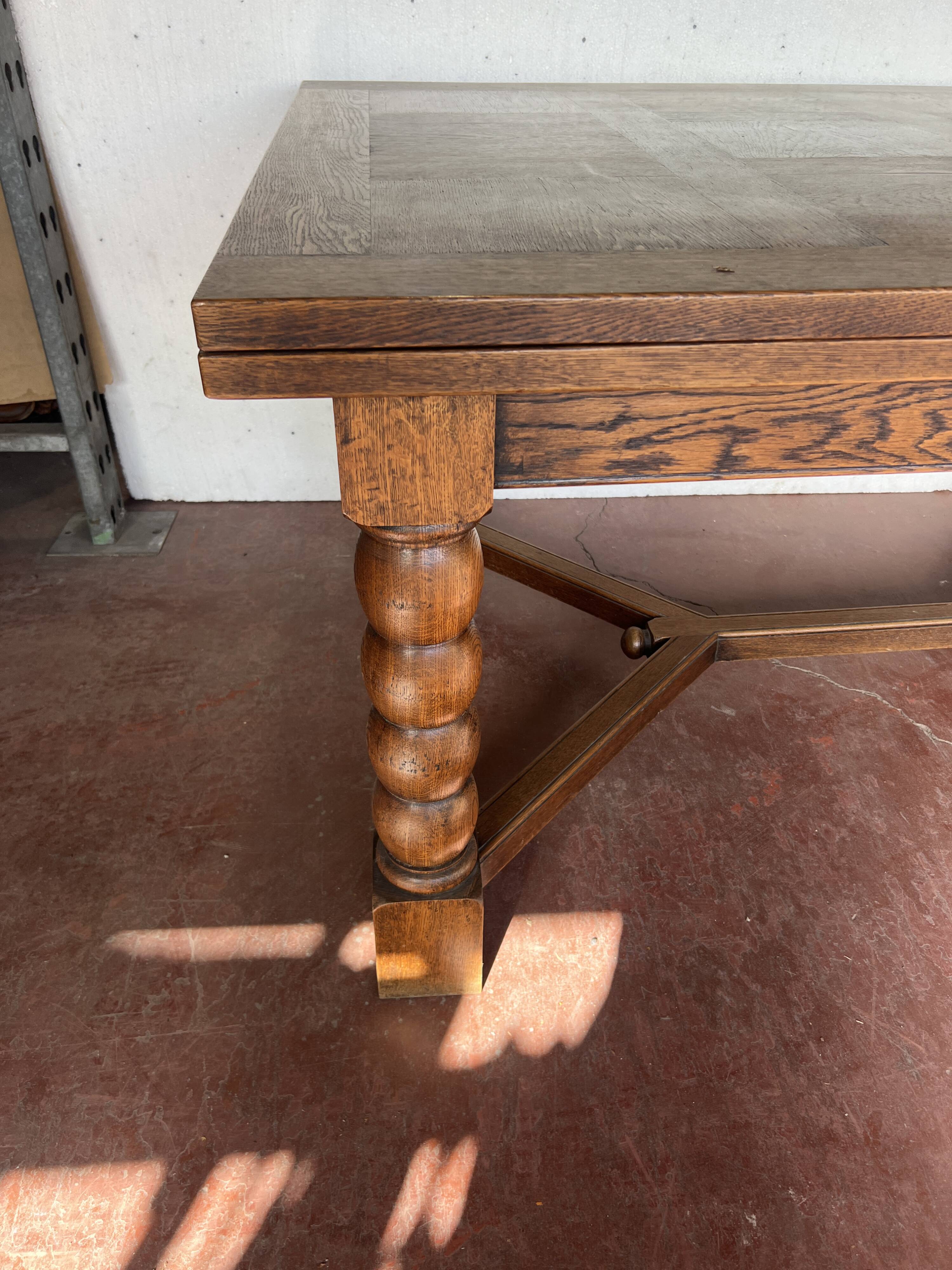 Renaissance-style solid oak table, 20th century.