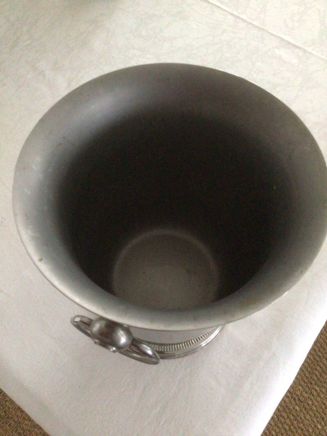 Metal champagne bucket