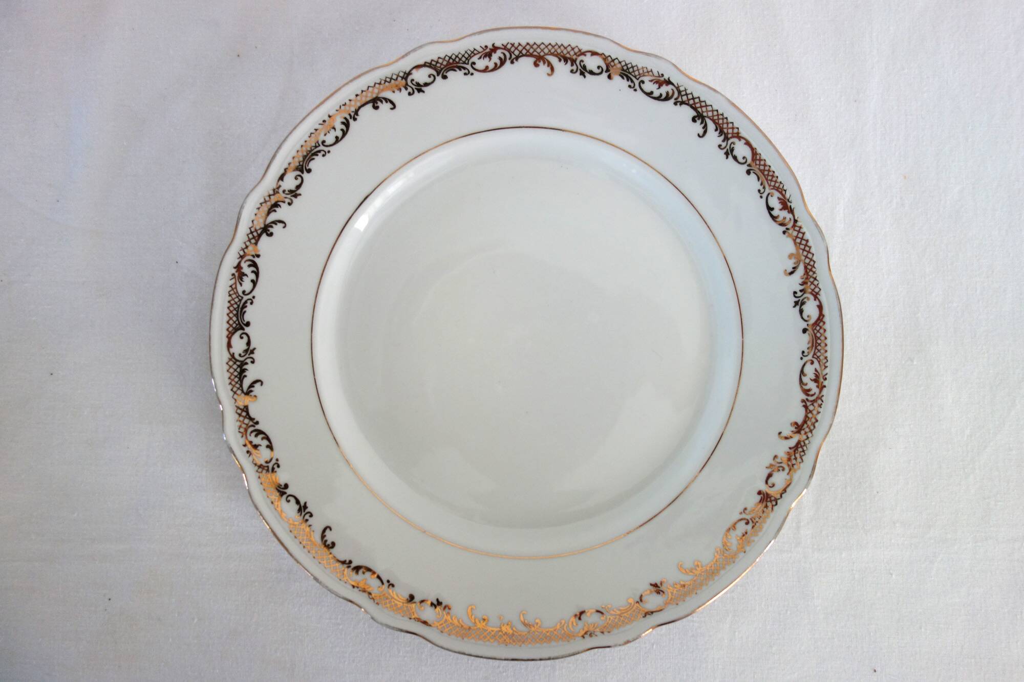 18 golden flat plates CNP Haute Porcelaine de Luxe du Berry
