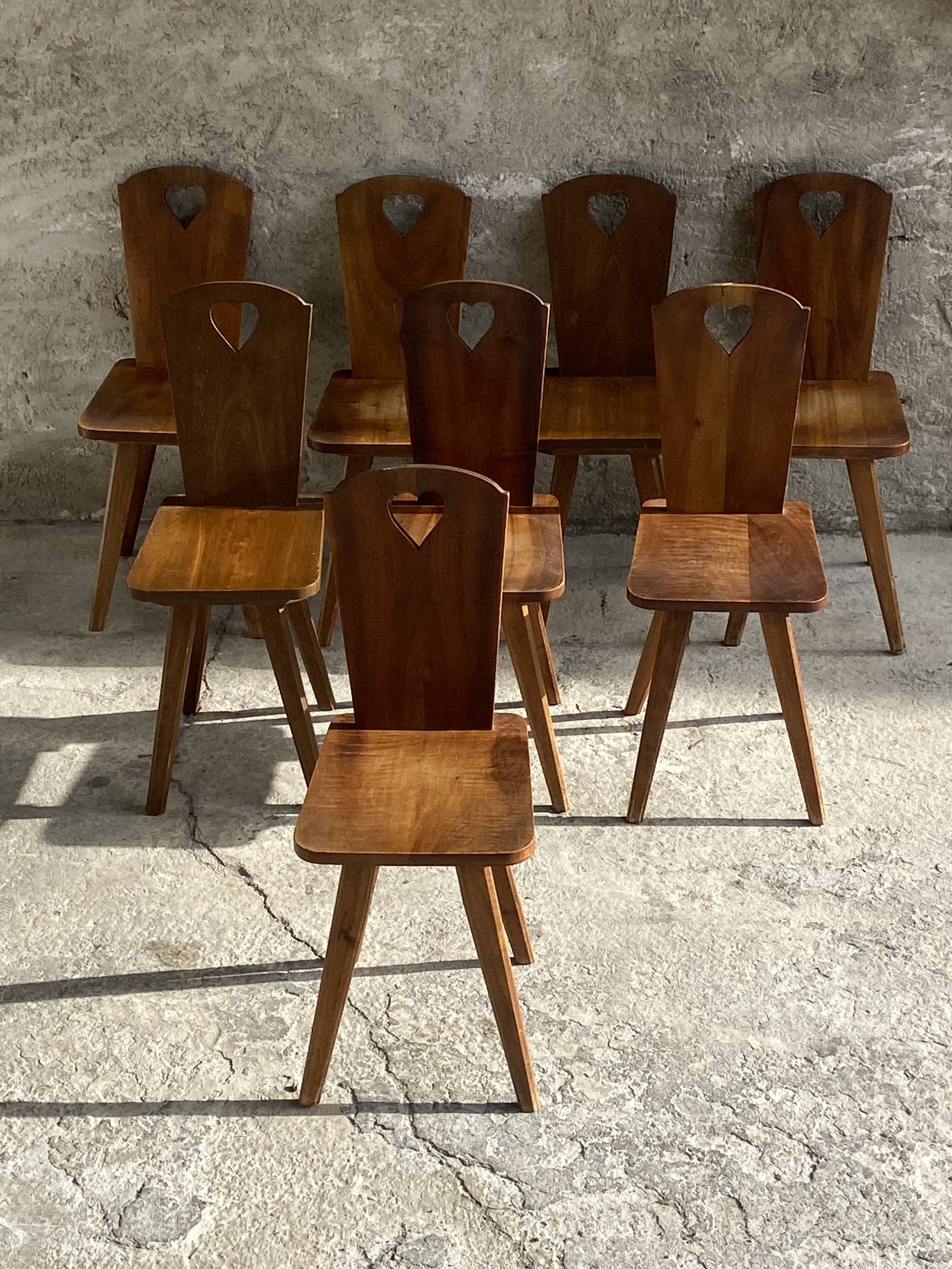 lot de chaises de campagne à dossiers coeurs