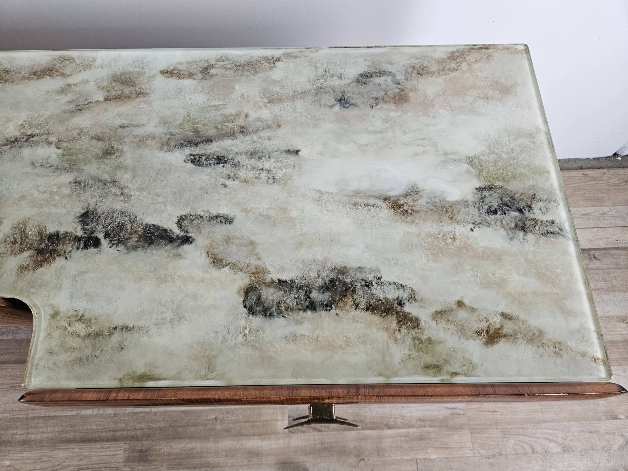 Mid-century drawer chest in mahogany, brass and glass.