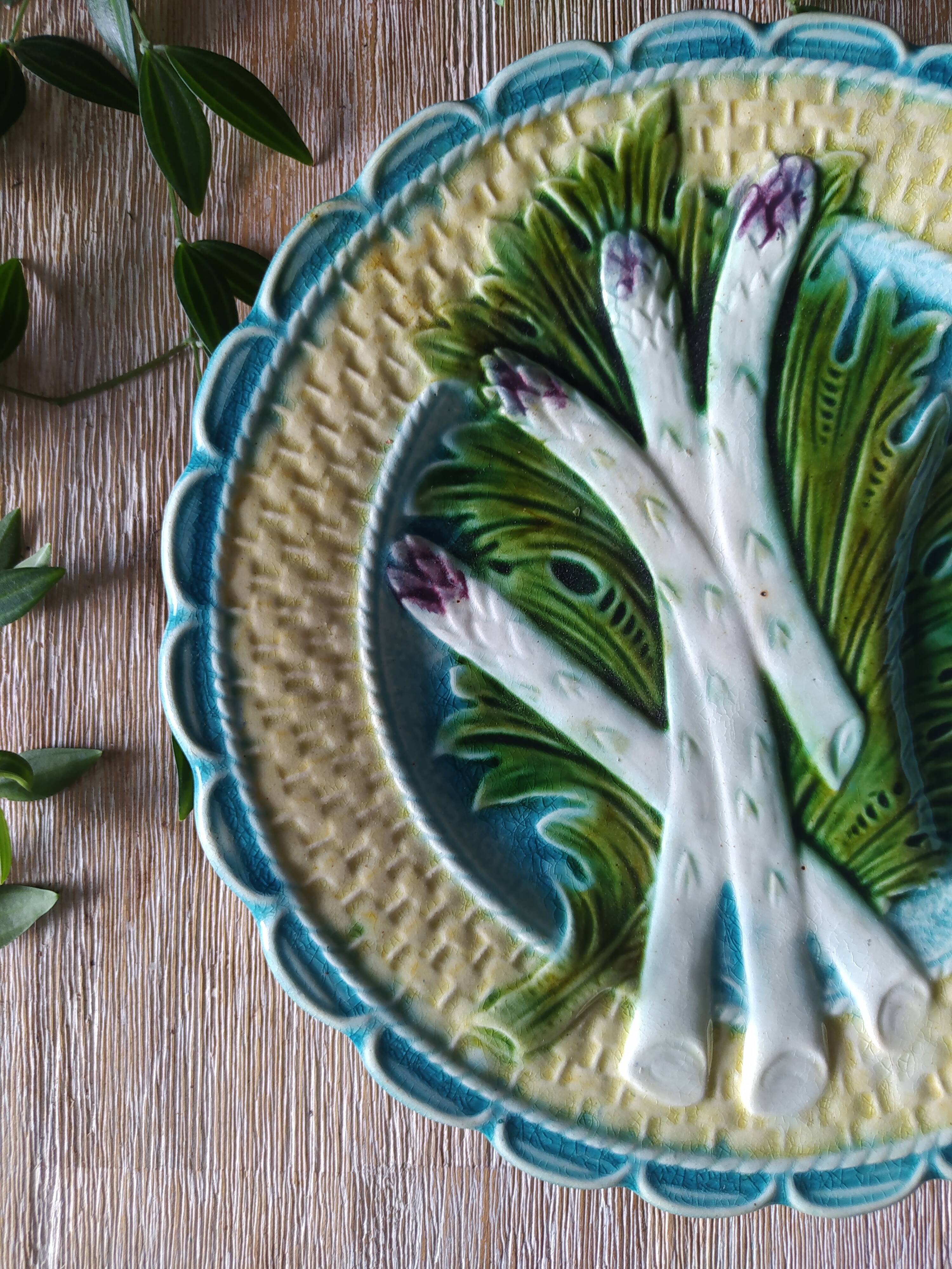Assiette vintage barbotine asperges