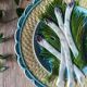 Assiette vintage barbotine asperges