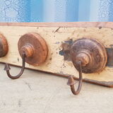 Ecru solid teak coat hook with 3 cast iron hooks